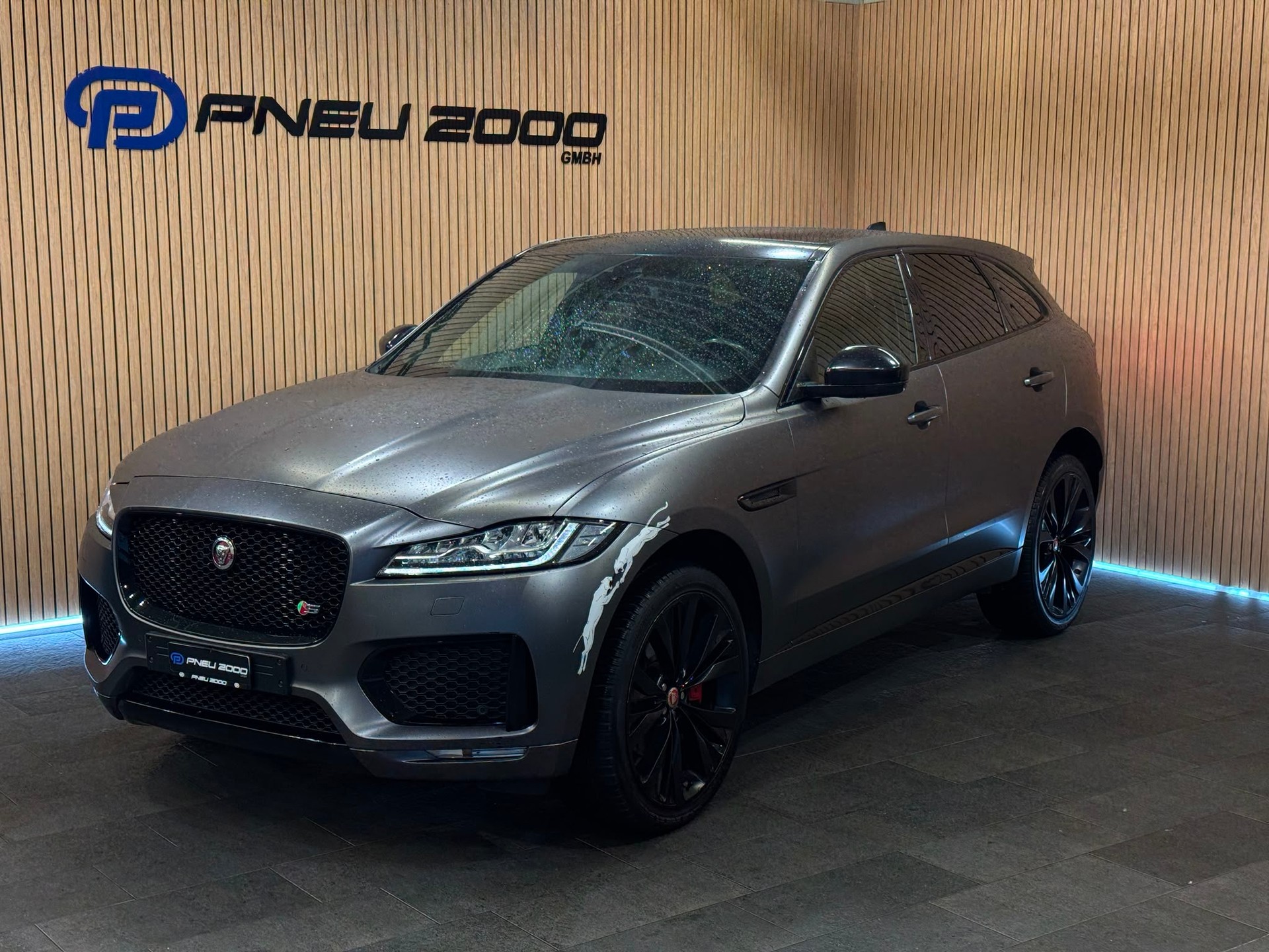 JAGUAR F-Pace 3.0 TDV6 Pure AWD Automatik-image-0