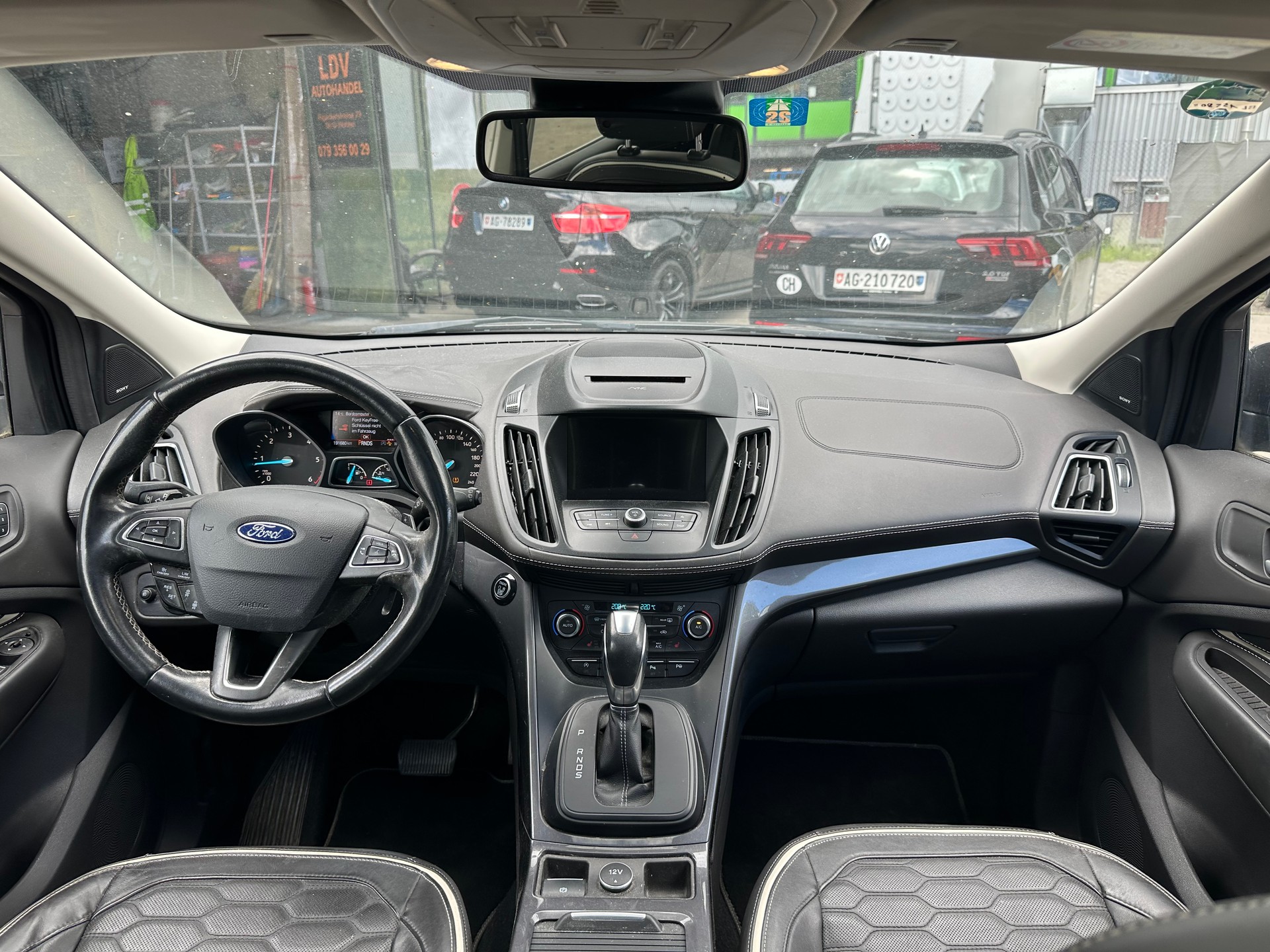 FORD Kuga 2.0 TDCi Vignale 4WD PowerShift-image-8