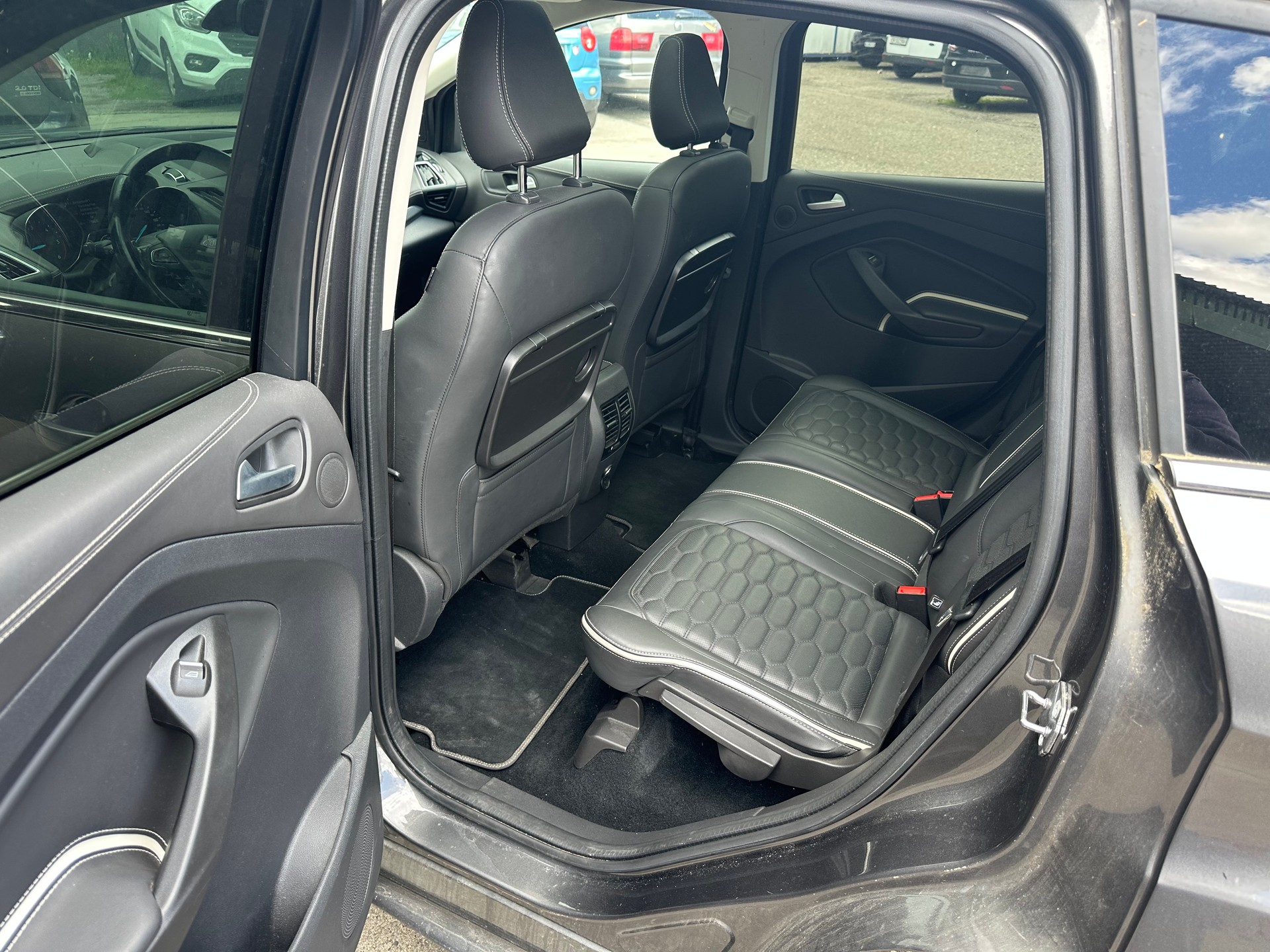 FORD Kuga 2.0 TDCi Vignale 4WD PowerShift-image-13