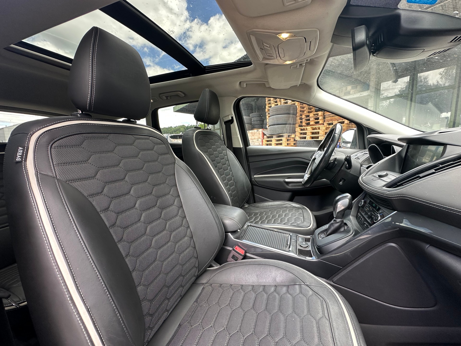 FORD Kuga 2.0 TDCi Vignale 4WD PowerShift-image-11