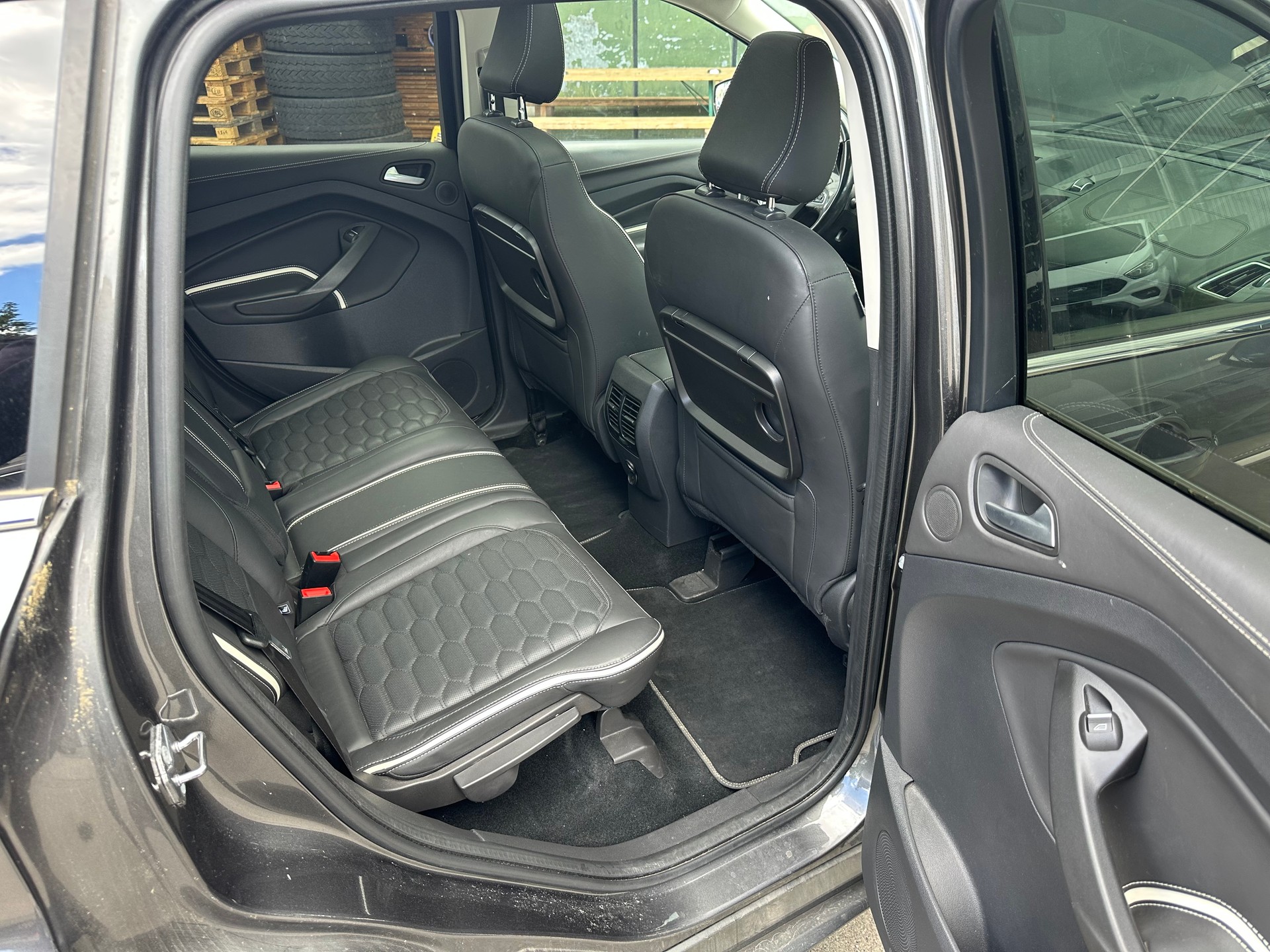 FORD Kuga 2.0 TDCi Vignale 4WD PowerShift-image-9