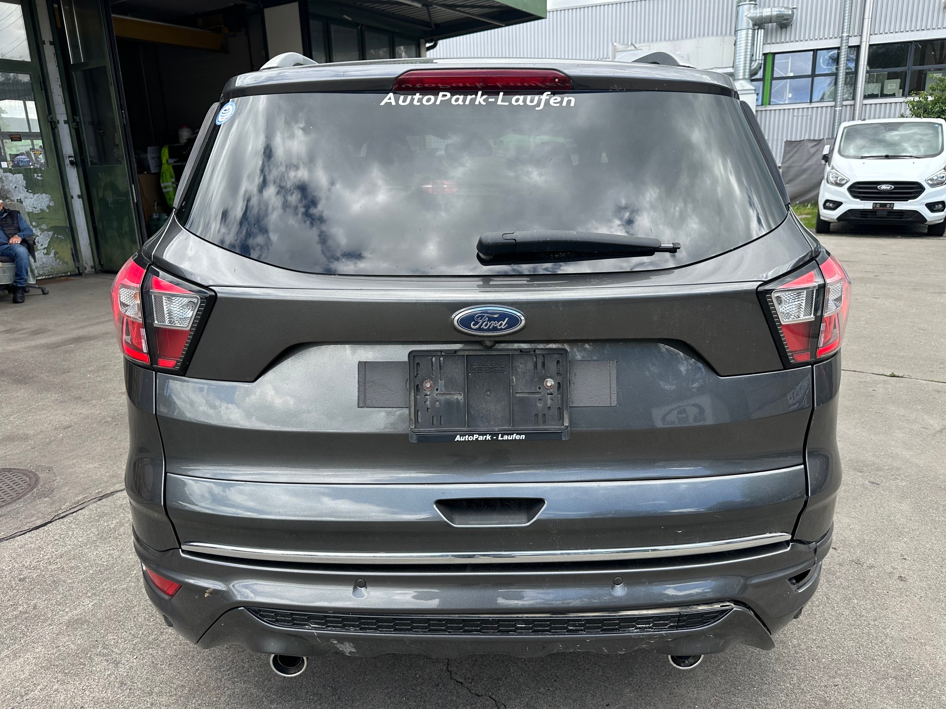 FORD Kuga 2.0 TDCi Vignale 4WD PowerShift-image-4