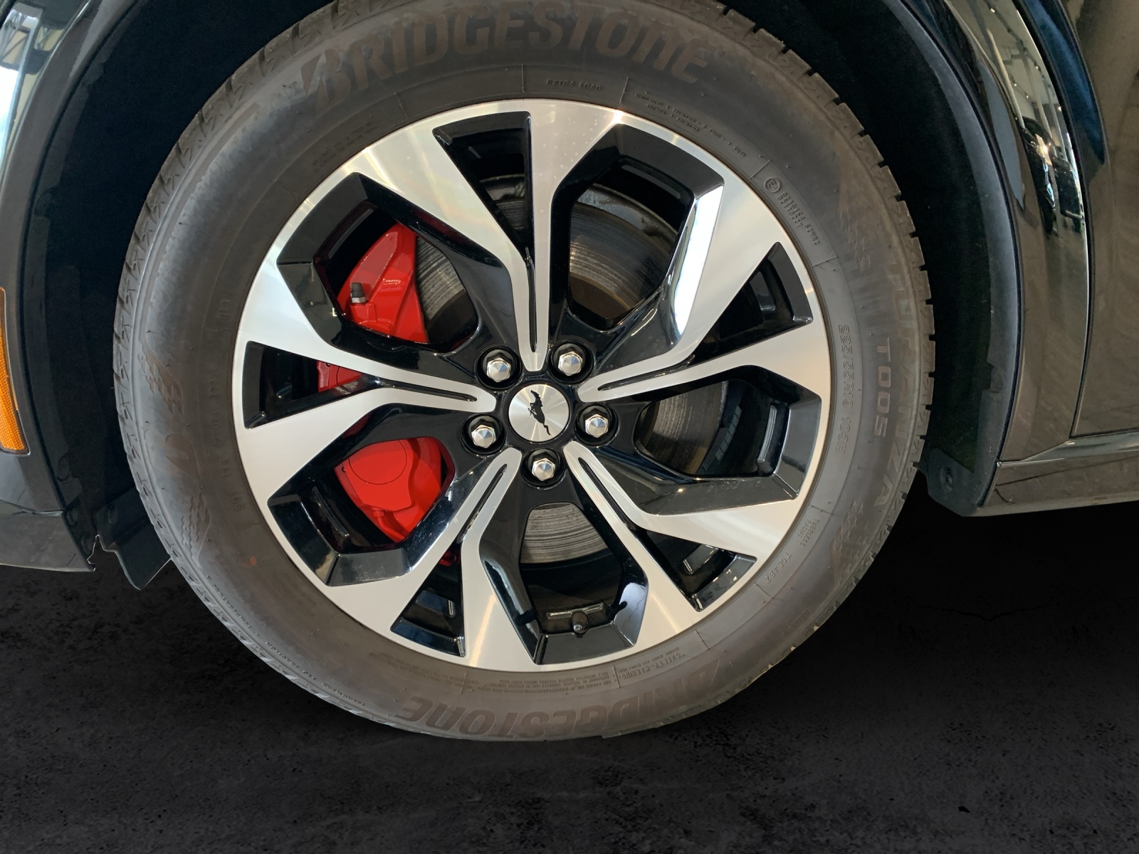FORD Mustang Mach-E Premium AWD-image-12