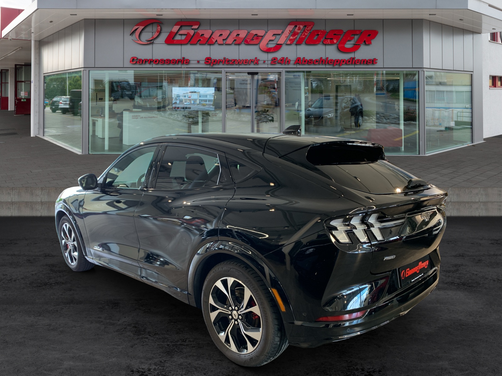 FORD Mustang Mach-E Premium AWD-image-3