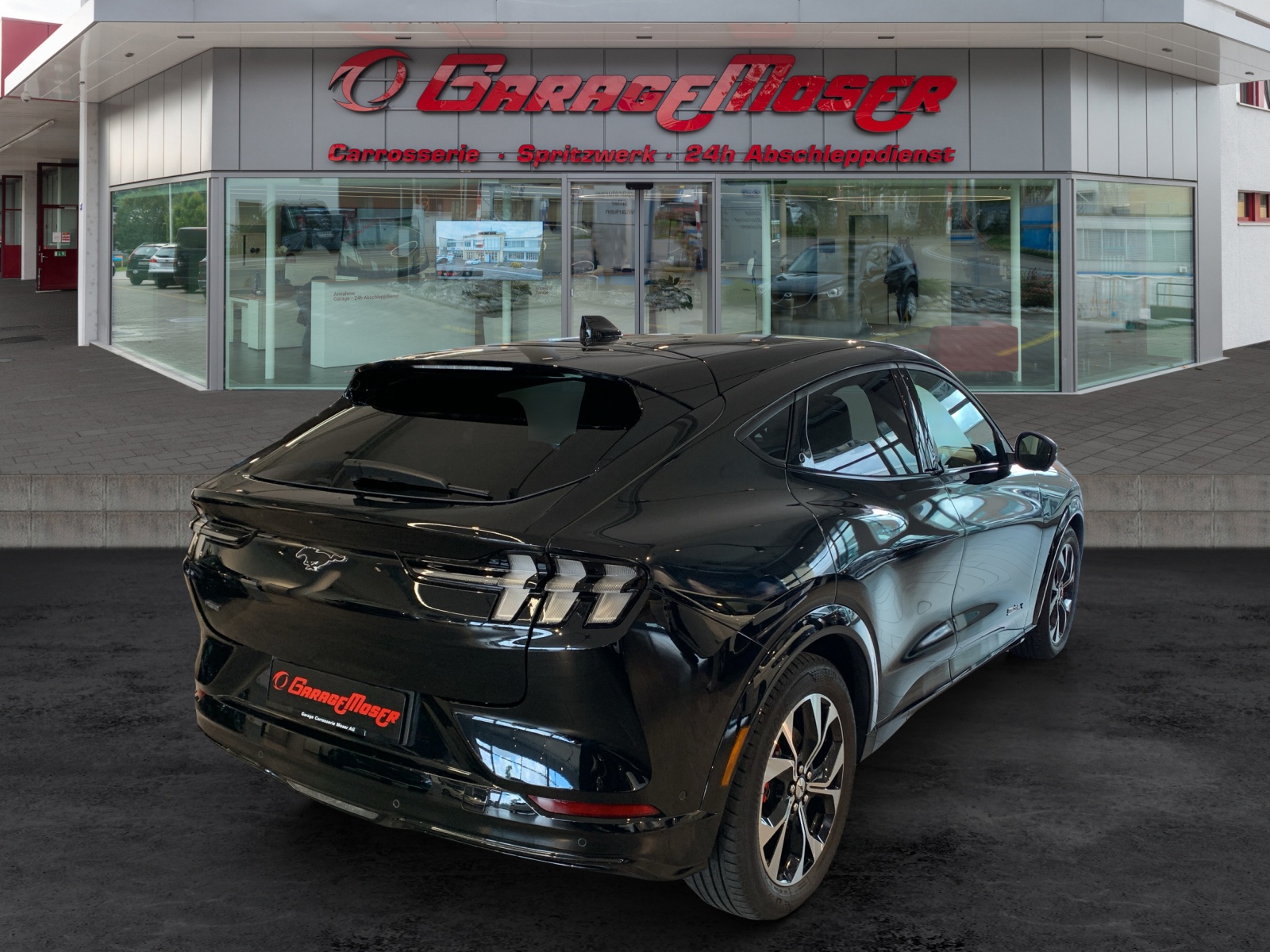 FORD Mustang Mach-E Premium AWD-image-4
