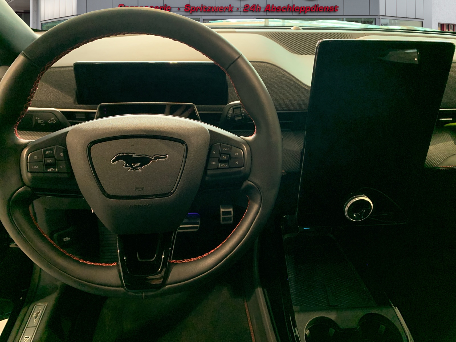 FORD Mustang Mach-E Premium AWD-image-8