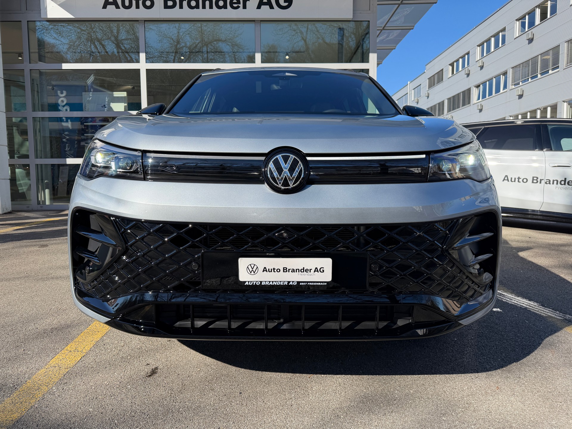 VW Tiguan 2.0 TSI DSG R-Line 4Motion-image-6