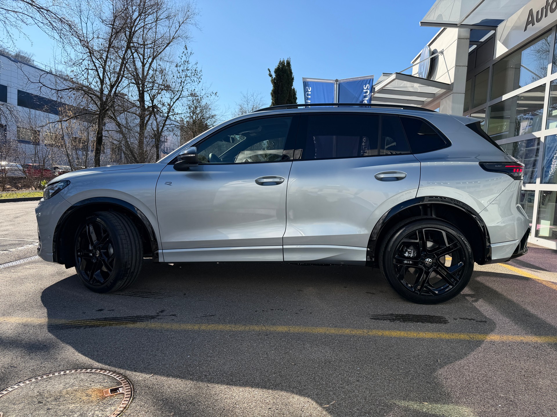 VW Tiguan 2.0 TSI DSG R-Line 4Motion-image-3