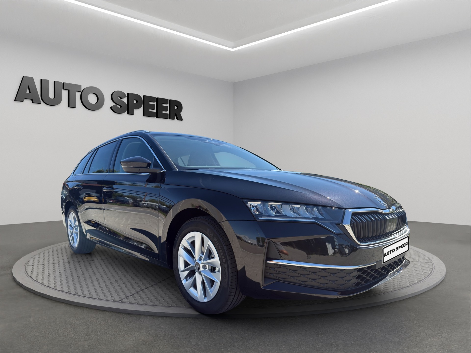 SKODA Octavia Combi 1.5 TSI mHEV DSG Selection-image-2