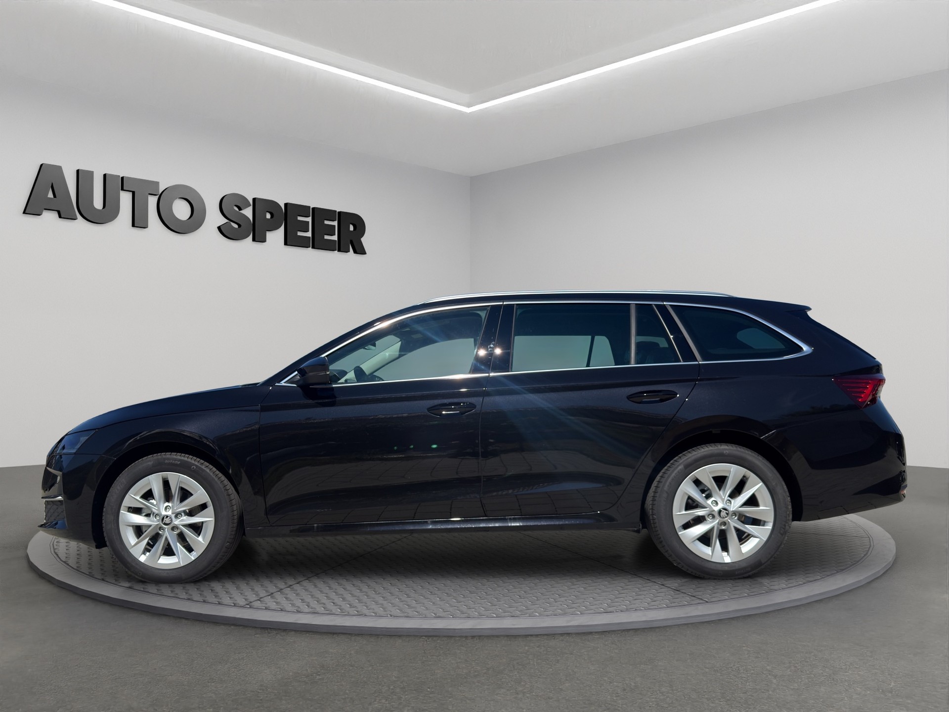 SKODA Octavia Combi 1.5 TSI mHEV DSG Selection-image-7