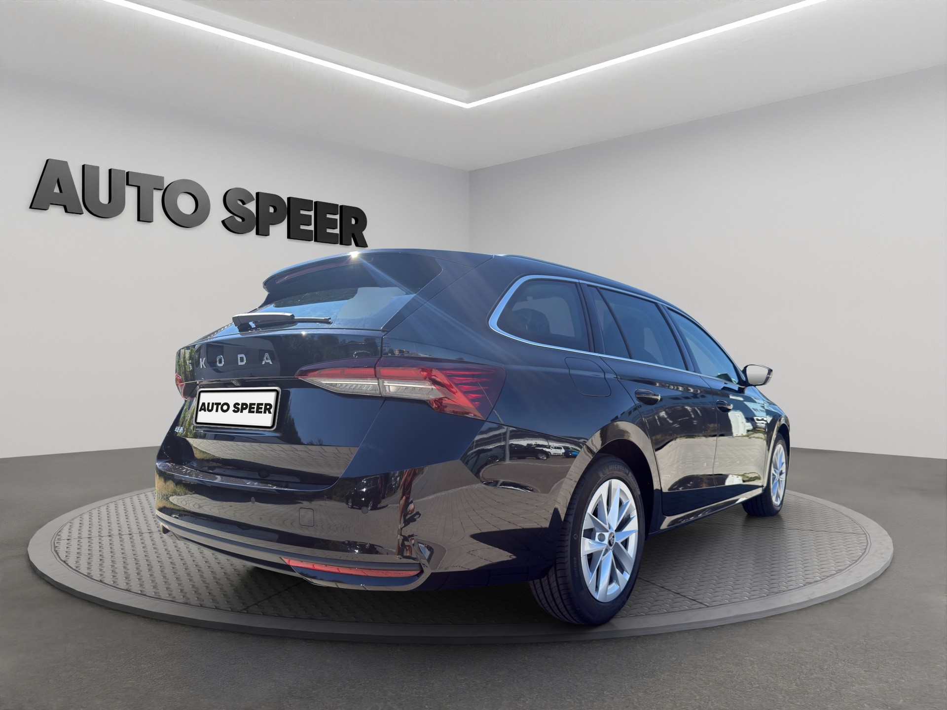 SKODA Octavia Combi 1.5 TSI mHEV DSG Selection-image-6