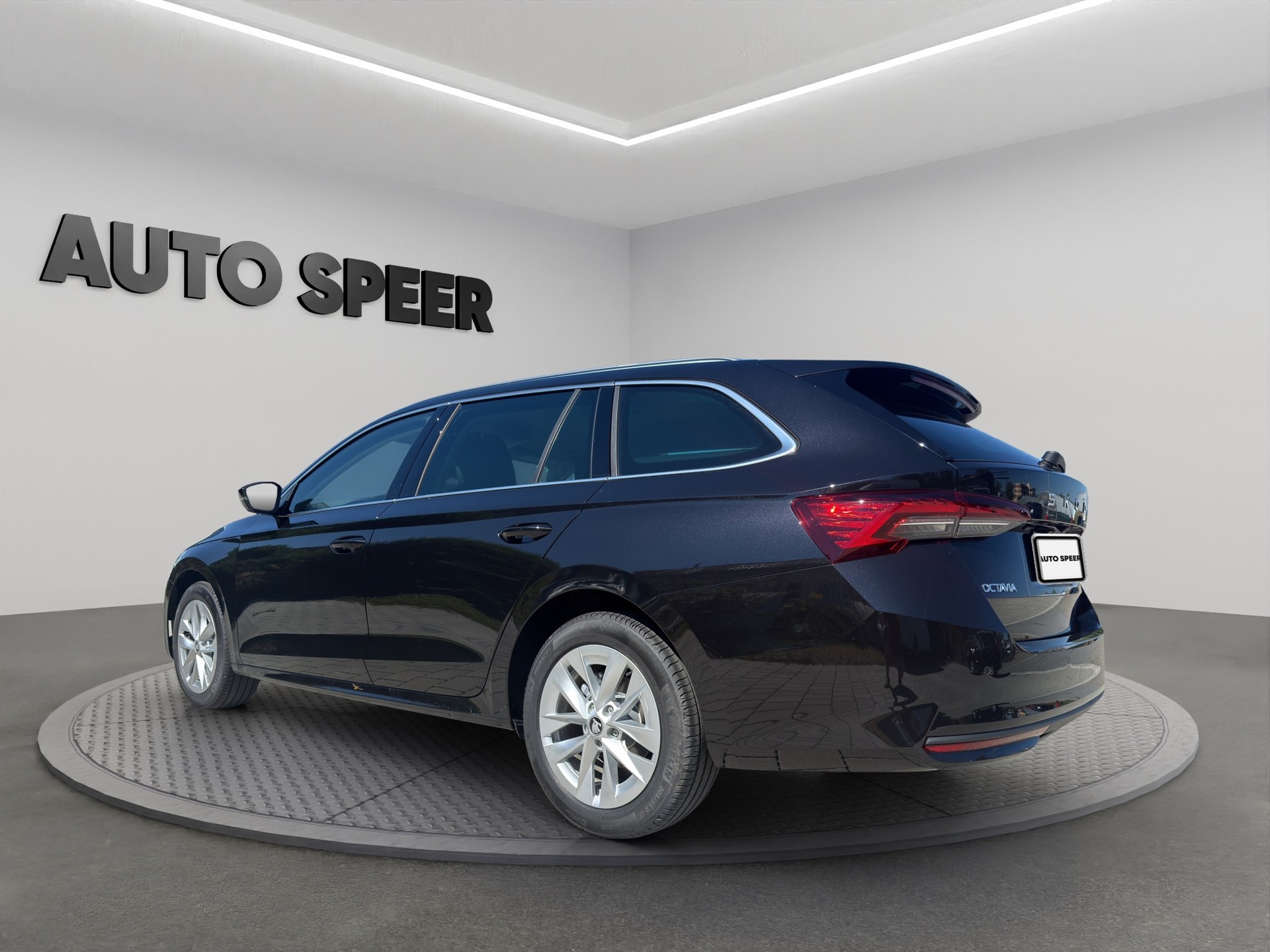 SKODA Octavia Combi 1.5 TSI mHEV DSG Selection-image-3