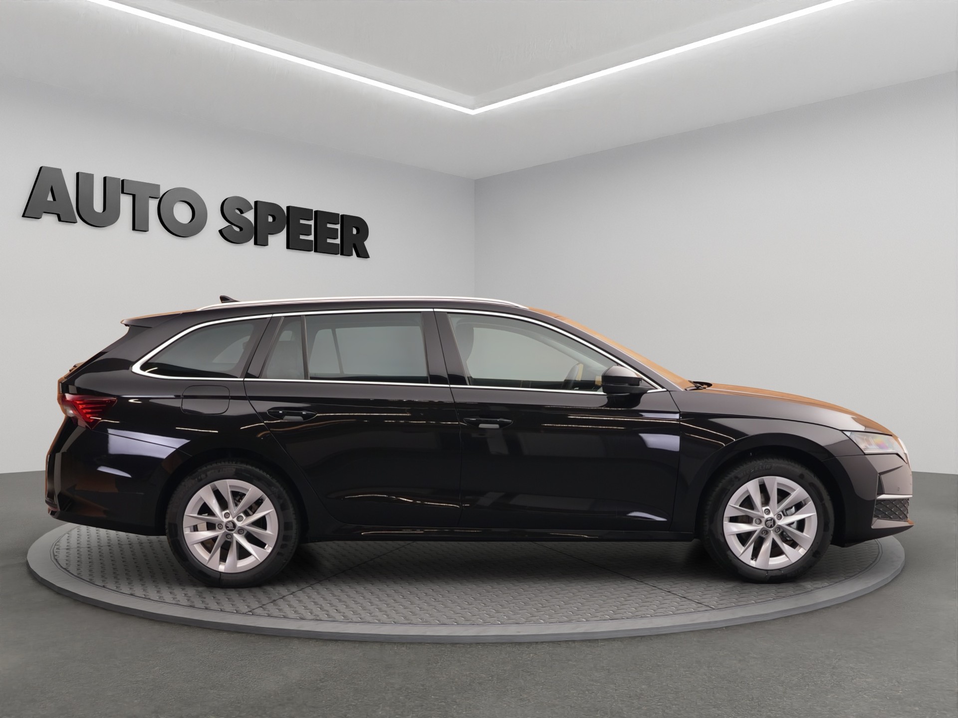 SKODA Octavia Combi 1.5 TSI mHEV DSG Selection-image-4