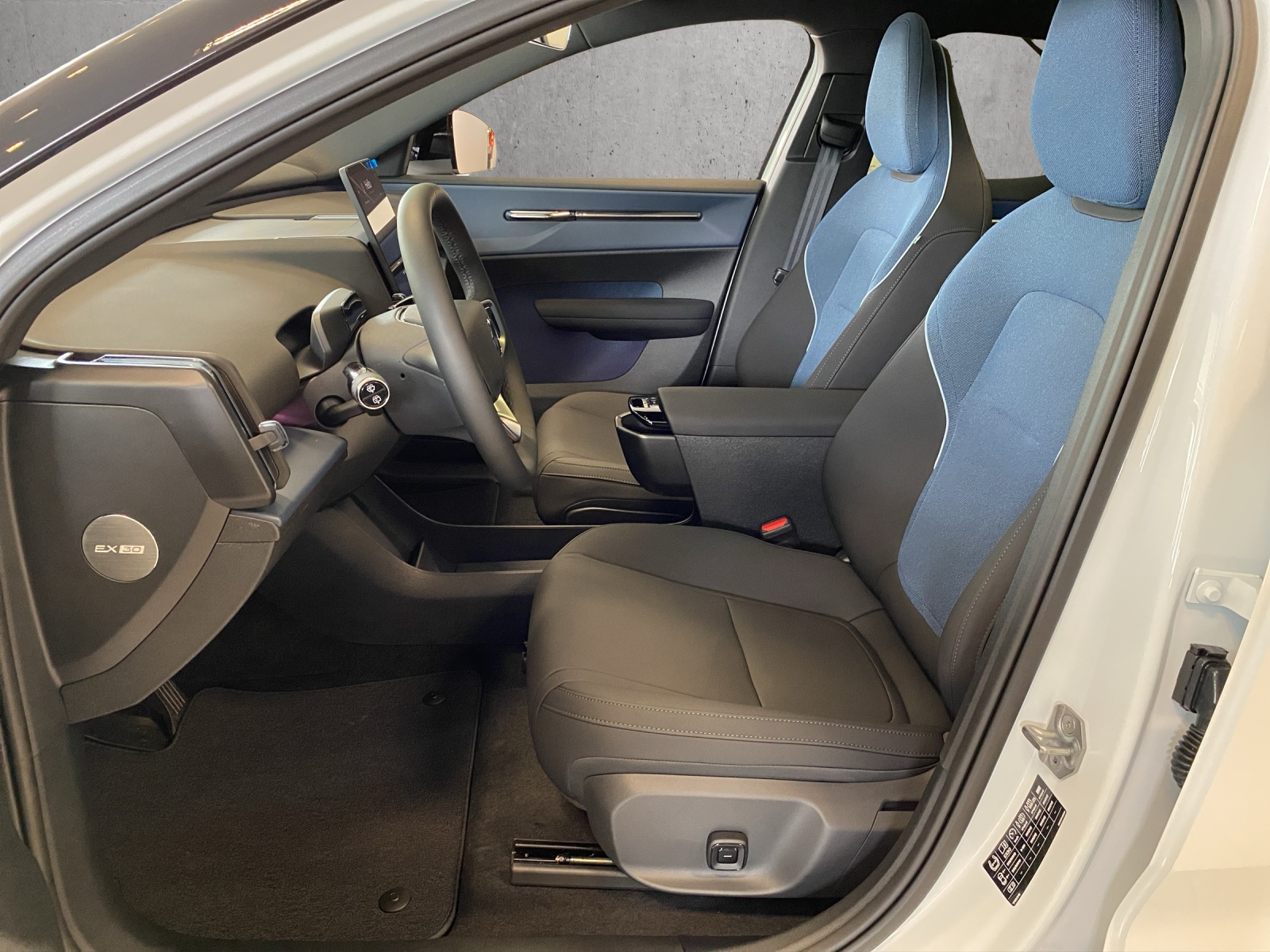 VOLVO EX30 Cross Country E60 69kWh Twin Performance AWD-image-7