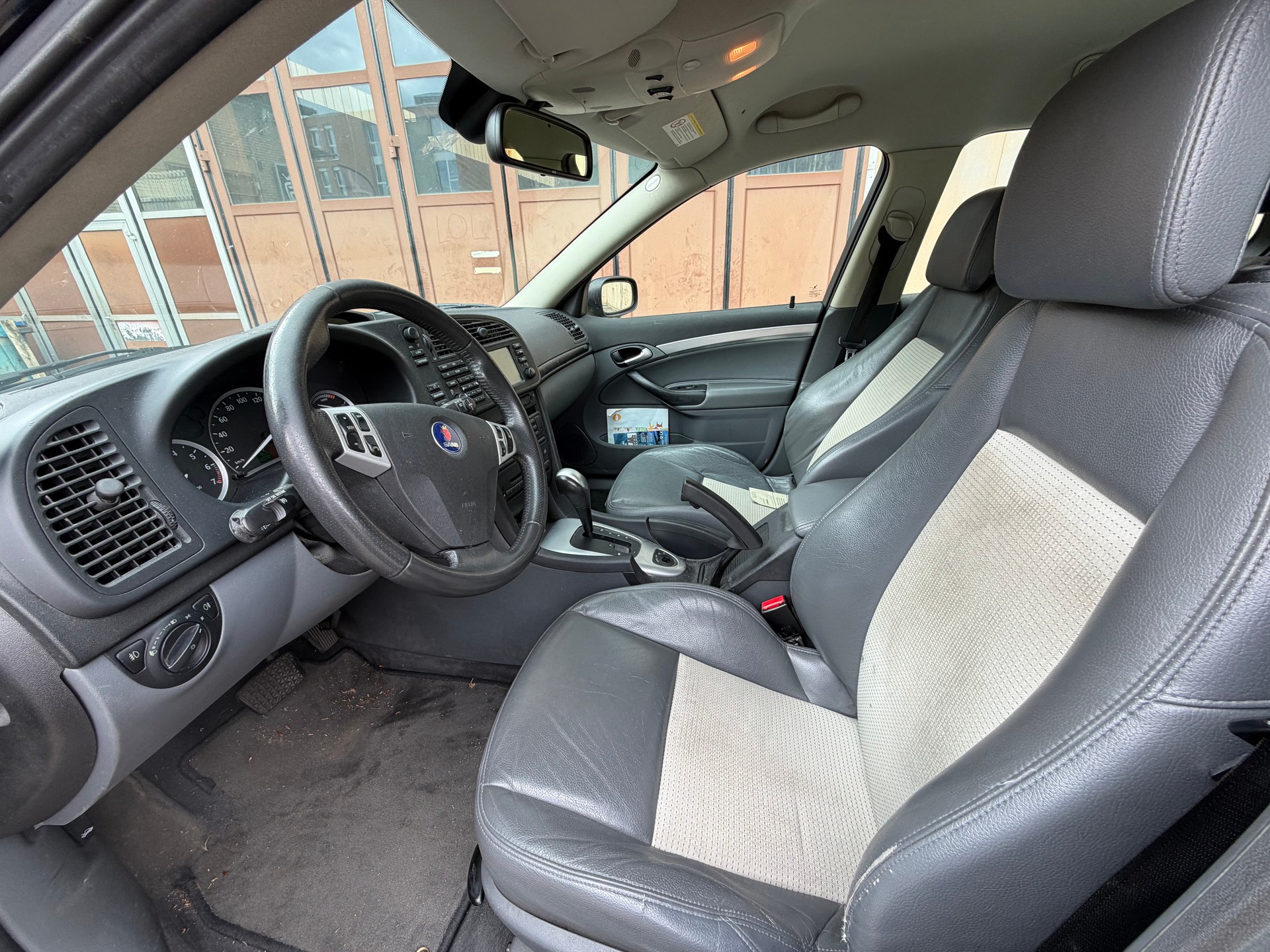 SAAB 9-3 2.0t Vector-image-6