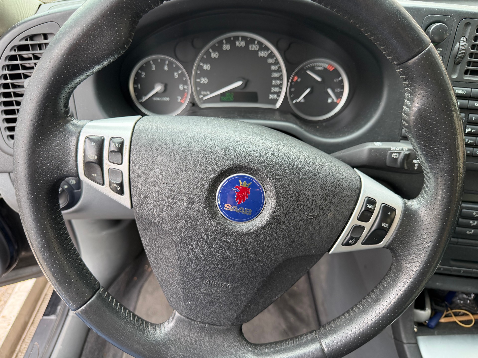 SAAB 9-3 2.0t Vector-image-5