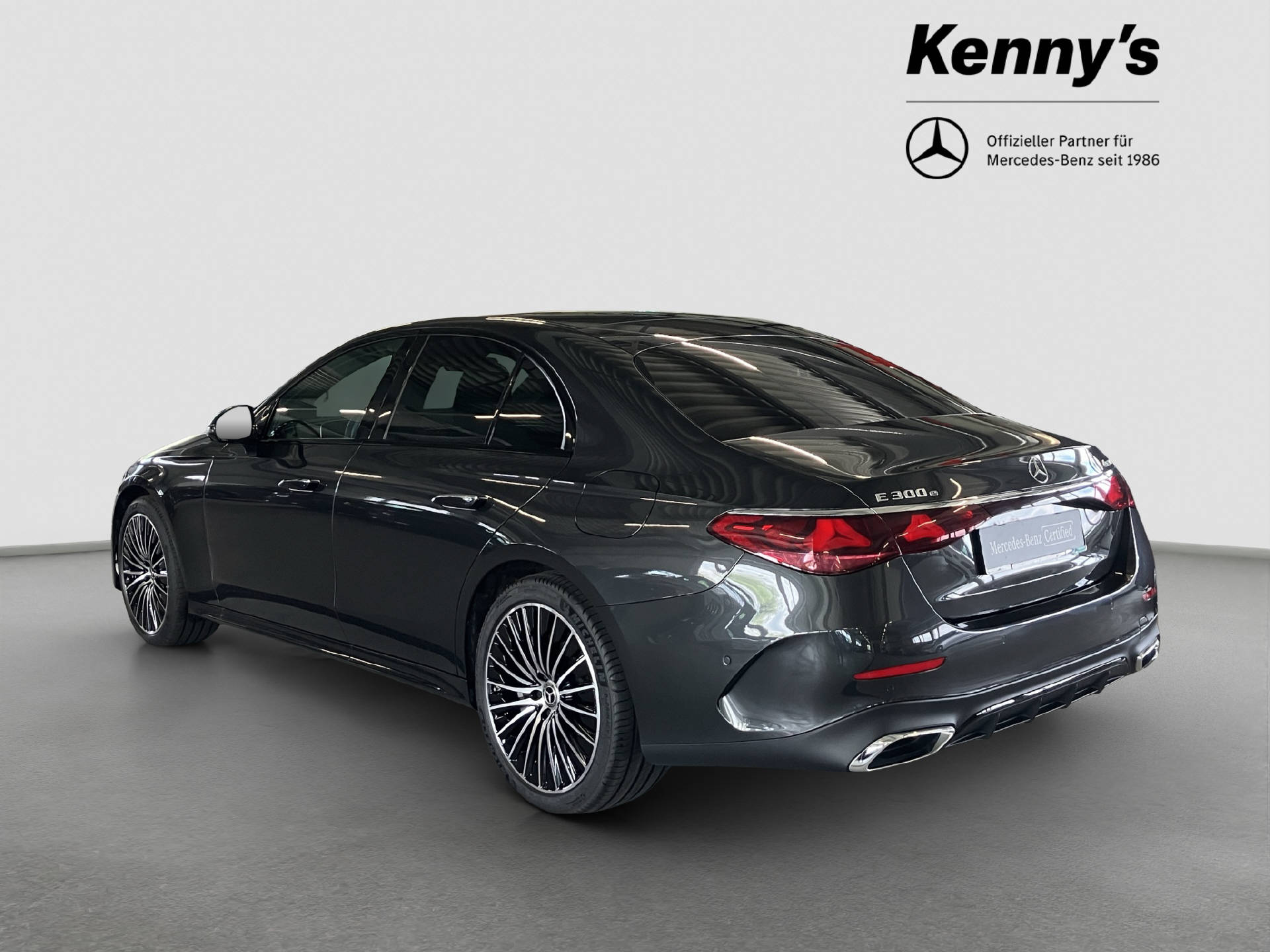 MERCEDES-BENZ E 300 e AMG Line 4MATIC-showroom-element-3