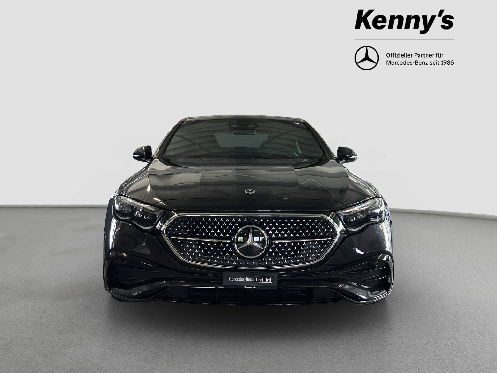 MERCEDES-BENZ E 300 e AMG Line 4MATIC-showroom-element-1
