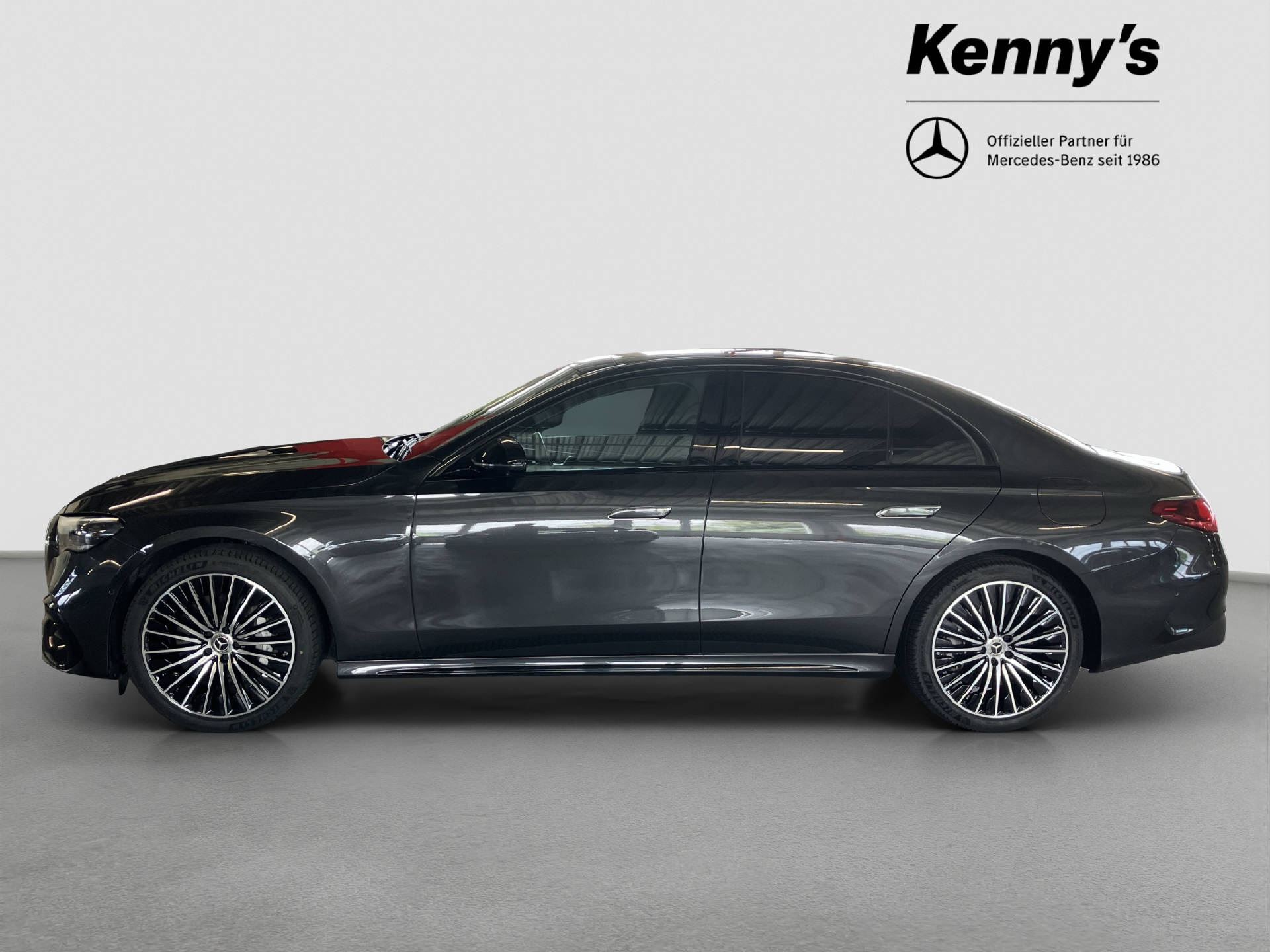 MERCEDES-BENZ E 300 e AMG Line 4MATIC-showroom-element-2