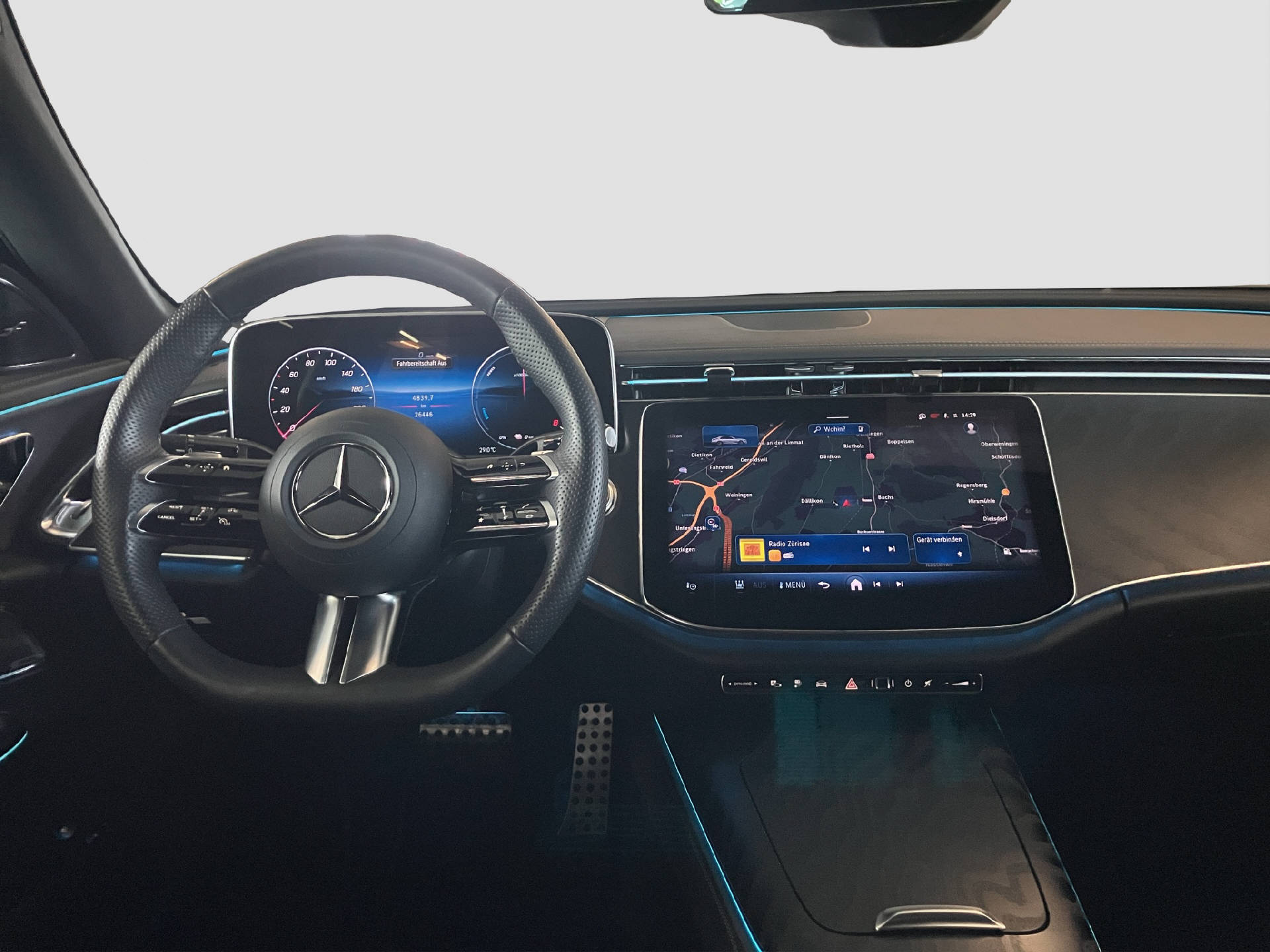 MERCEDES-BENZ E 300 e AMG Line 4MATIC-image-7