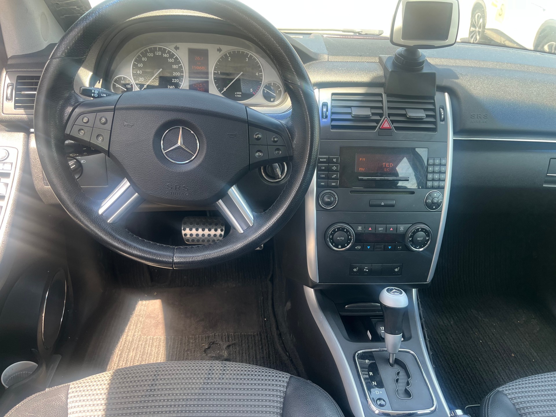 MERCEDES-BENZ B 200 CDI-image-2