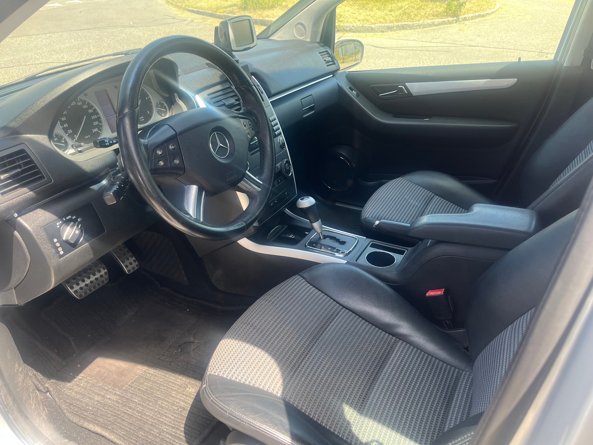 MERCEDES-BENZ B 200 CDI-image-3