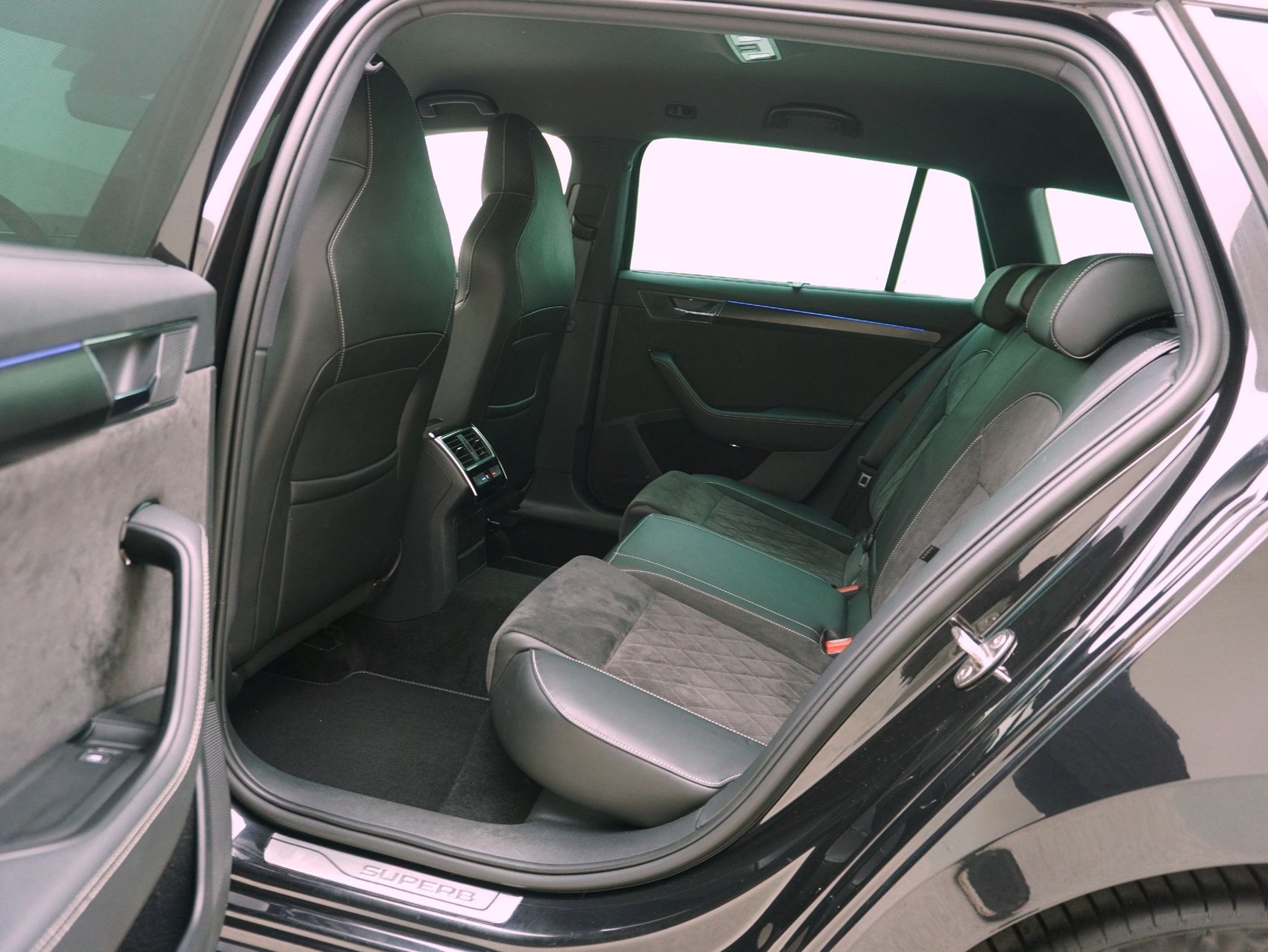 SKODA Superb Combi 2.0 TSI DSG Sport Line 4x4-image-12