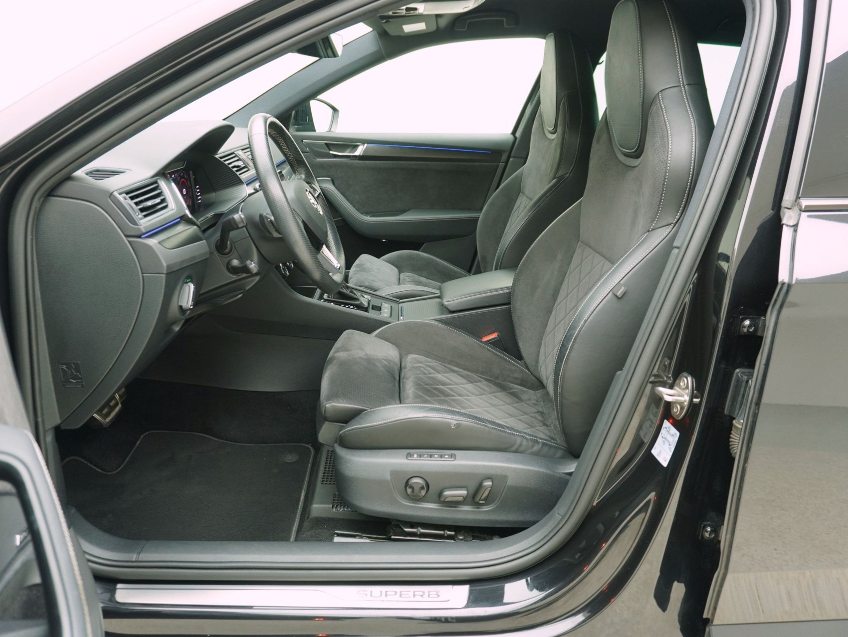 SKODA Superb Combi 2.0 TSI DSG Sport Line 4x4-image-9