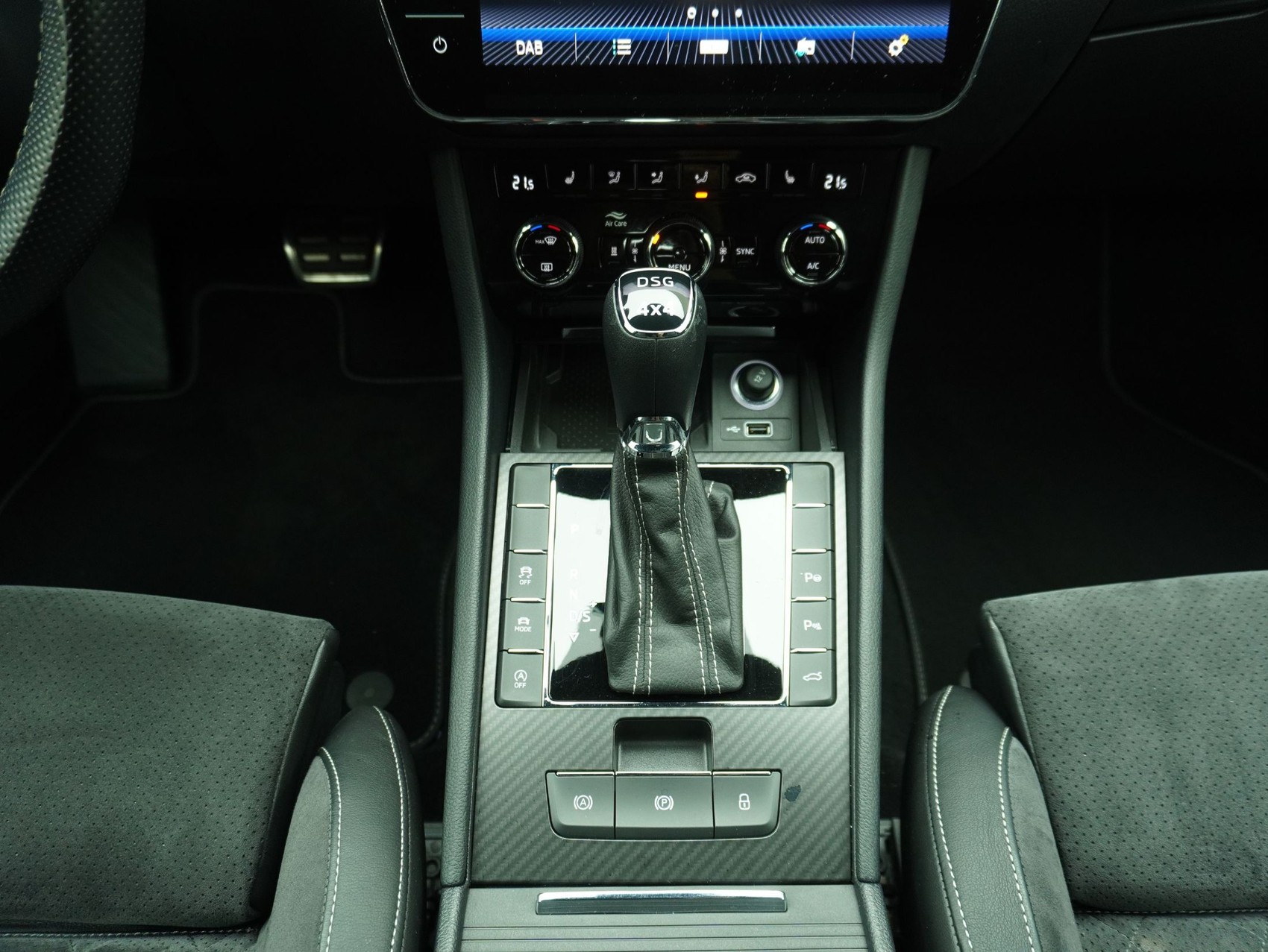 SKODA Superb Combi 2.0 TSI DSG Sport Line 4x4-image-15