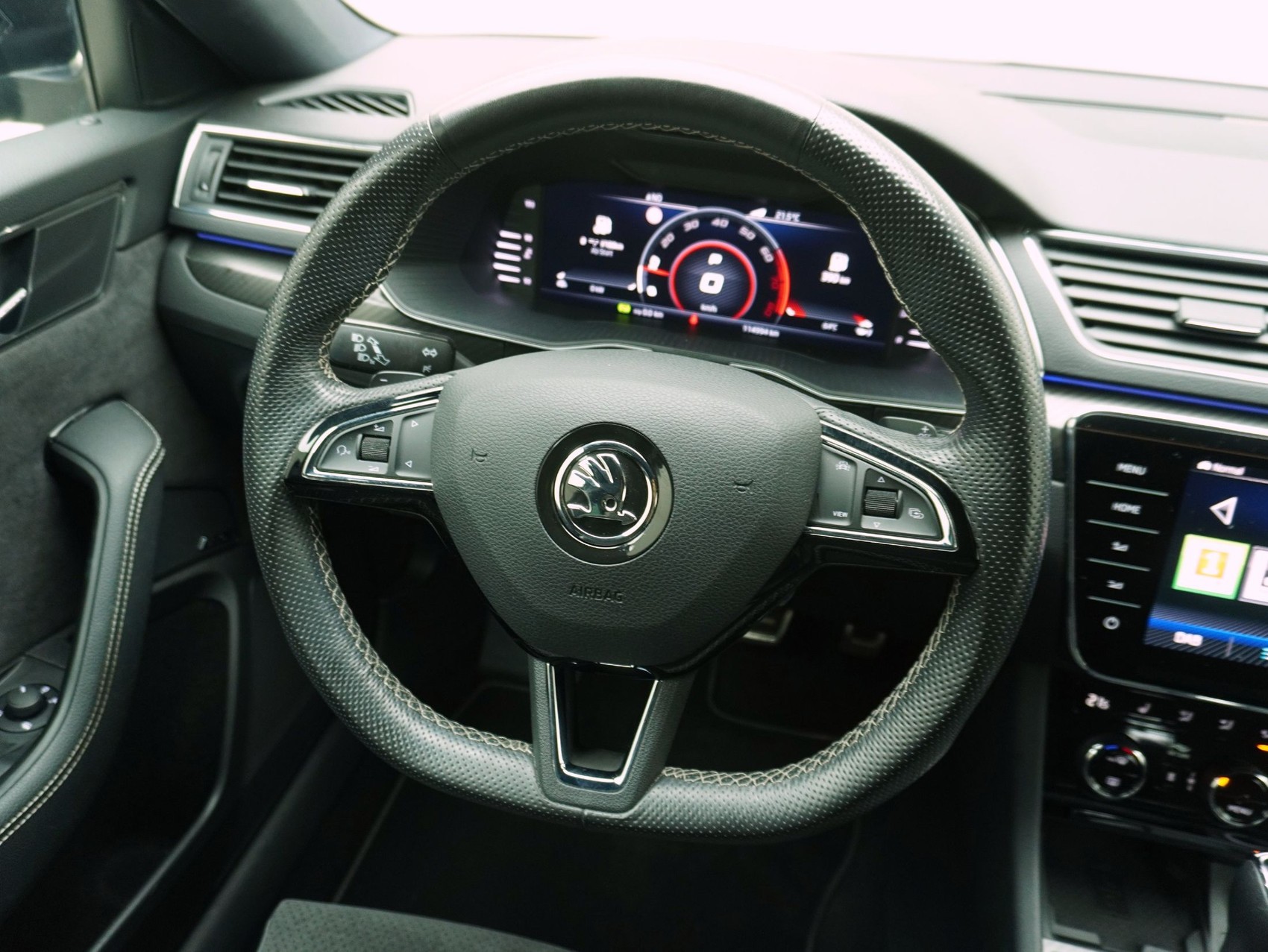SKODA Superb Combi 2.0 TSI DSG Sport Line 4x4-image-11