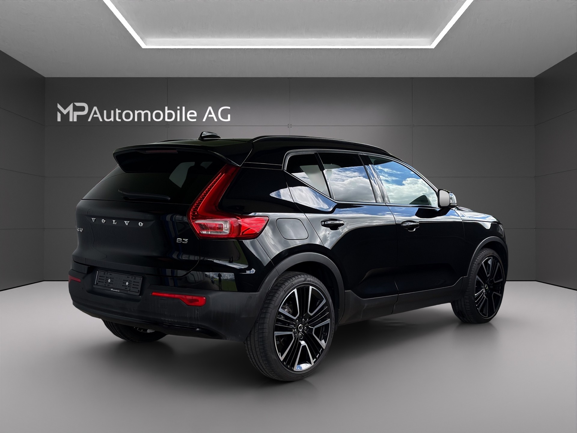 VOLVO XC40 B3 Benzin Mild Hybrid Plus Dark DCT-image-2