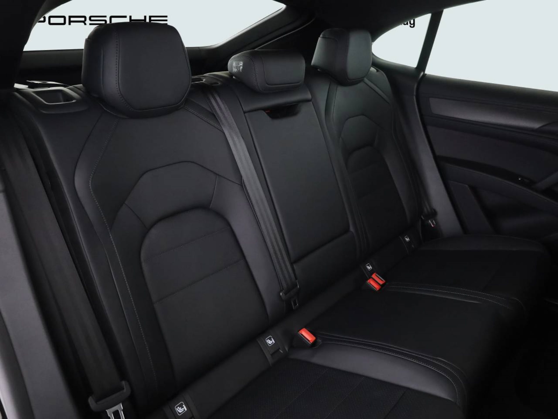 PORSCHE Cayenne S Coupé Electric-image-11