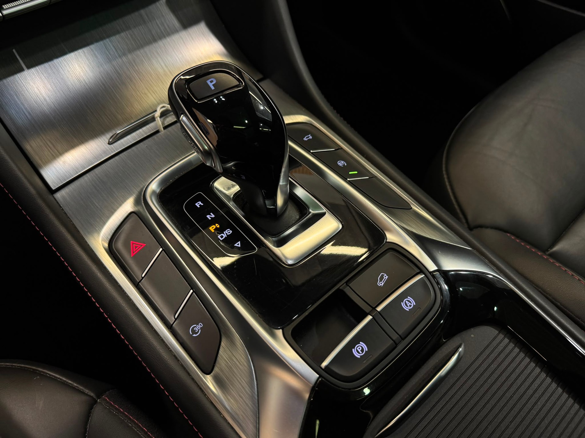 MG HS DCT Luxury-image-13