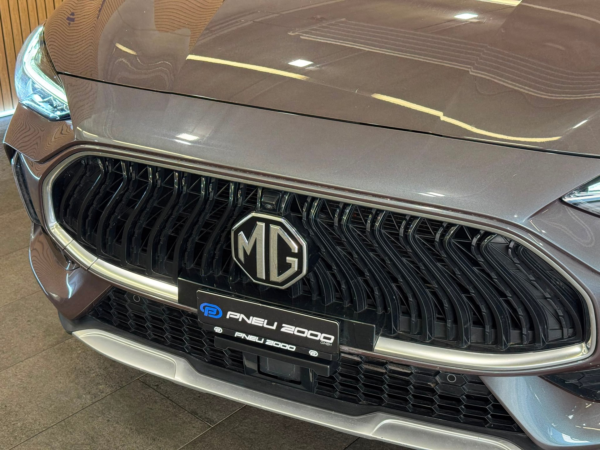 MG HS DCT Luxury-showroom-element-3