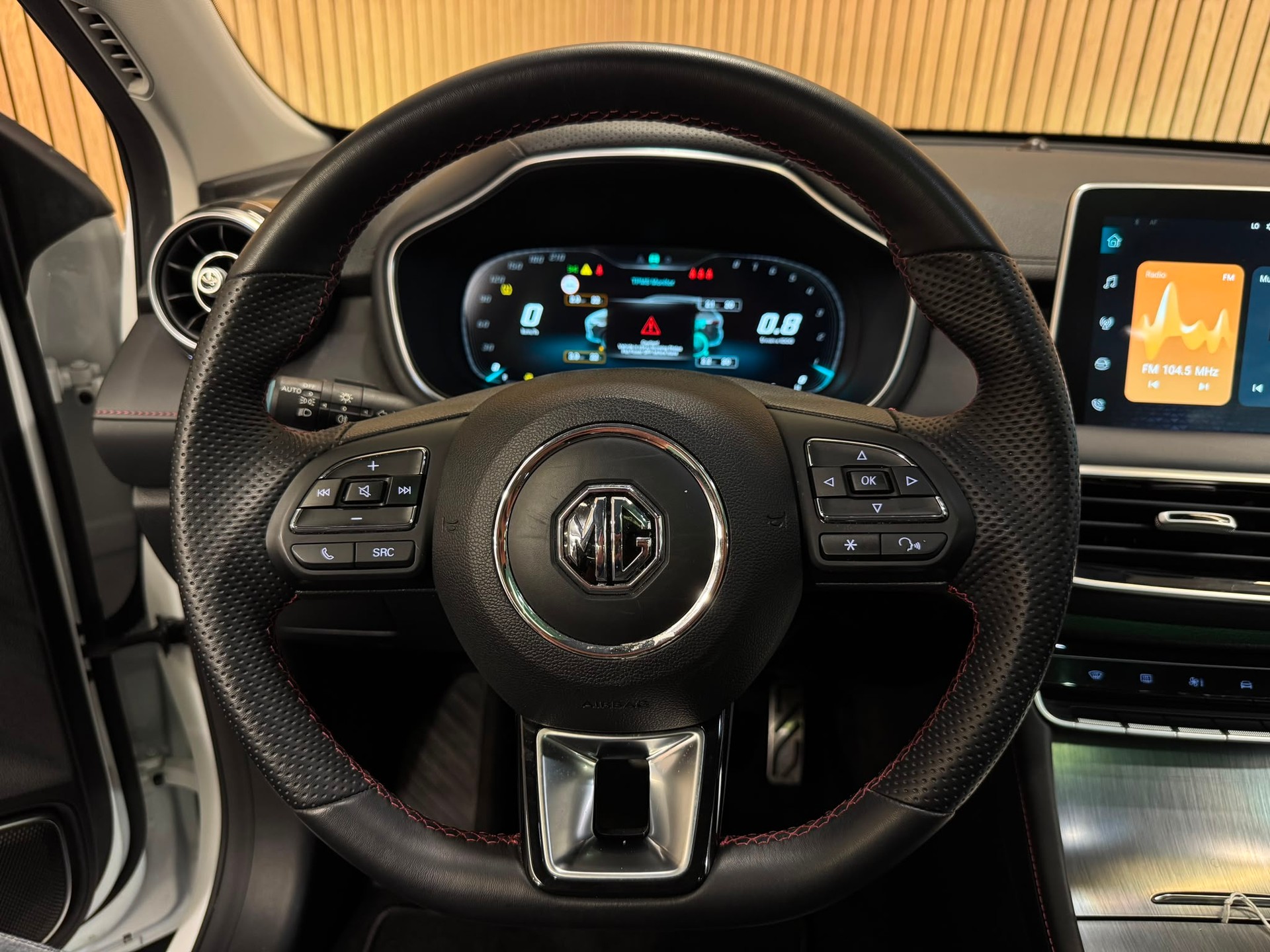MG HS DCT Luxury-image-10