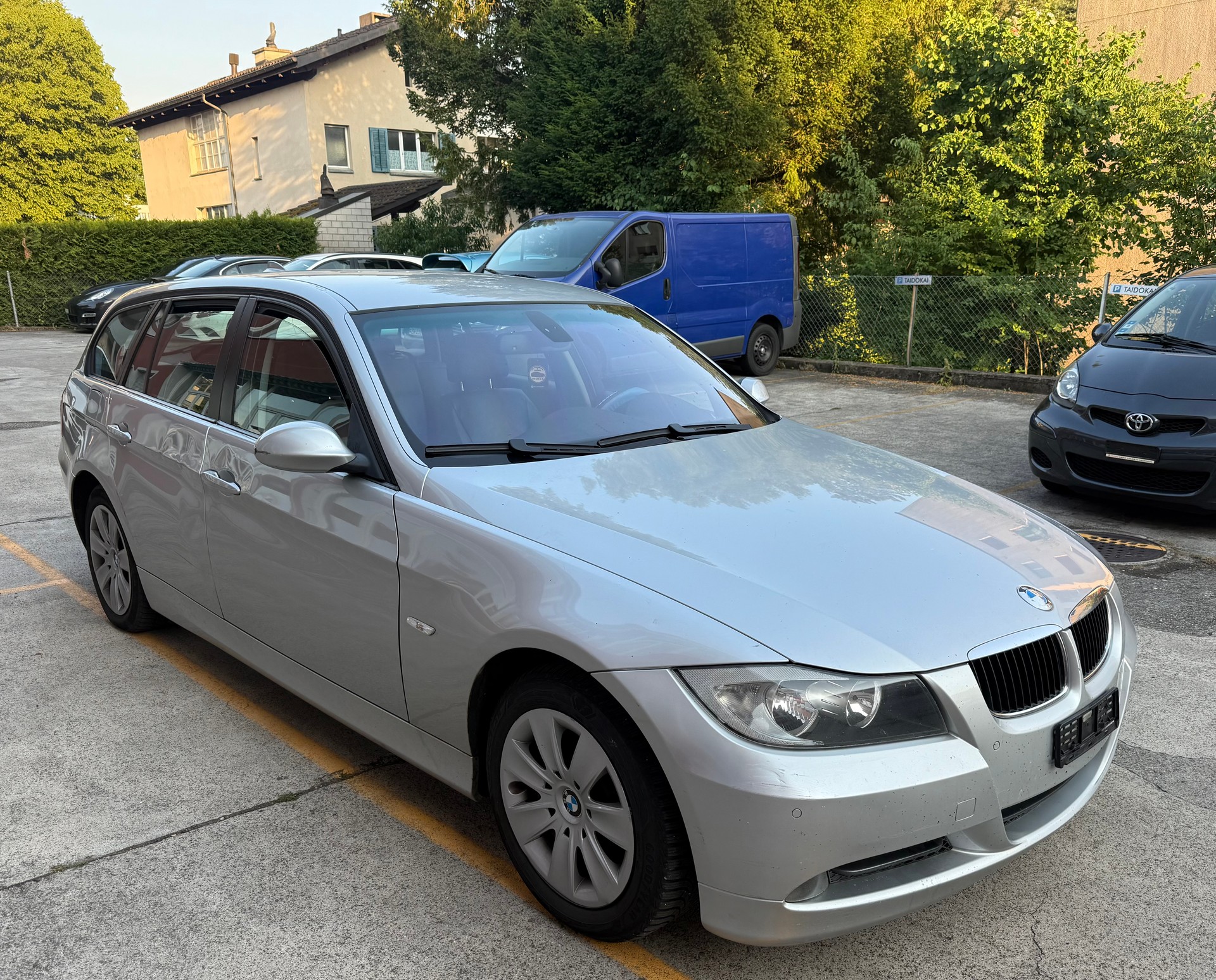 BMW 320d Touring-image-0
