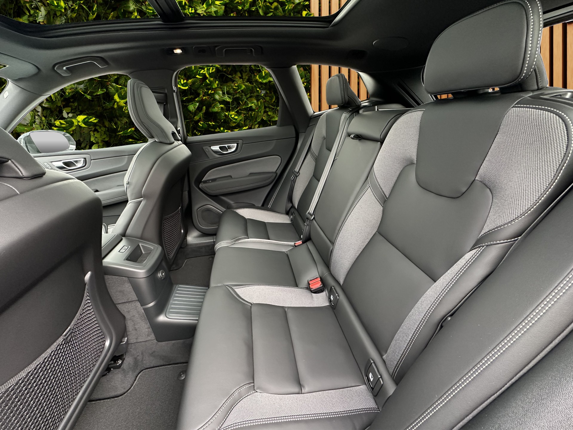VOLVO XC60 2.0 T8 TE Black Edition eAWD-image-14
