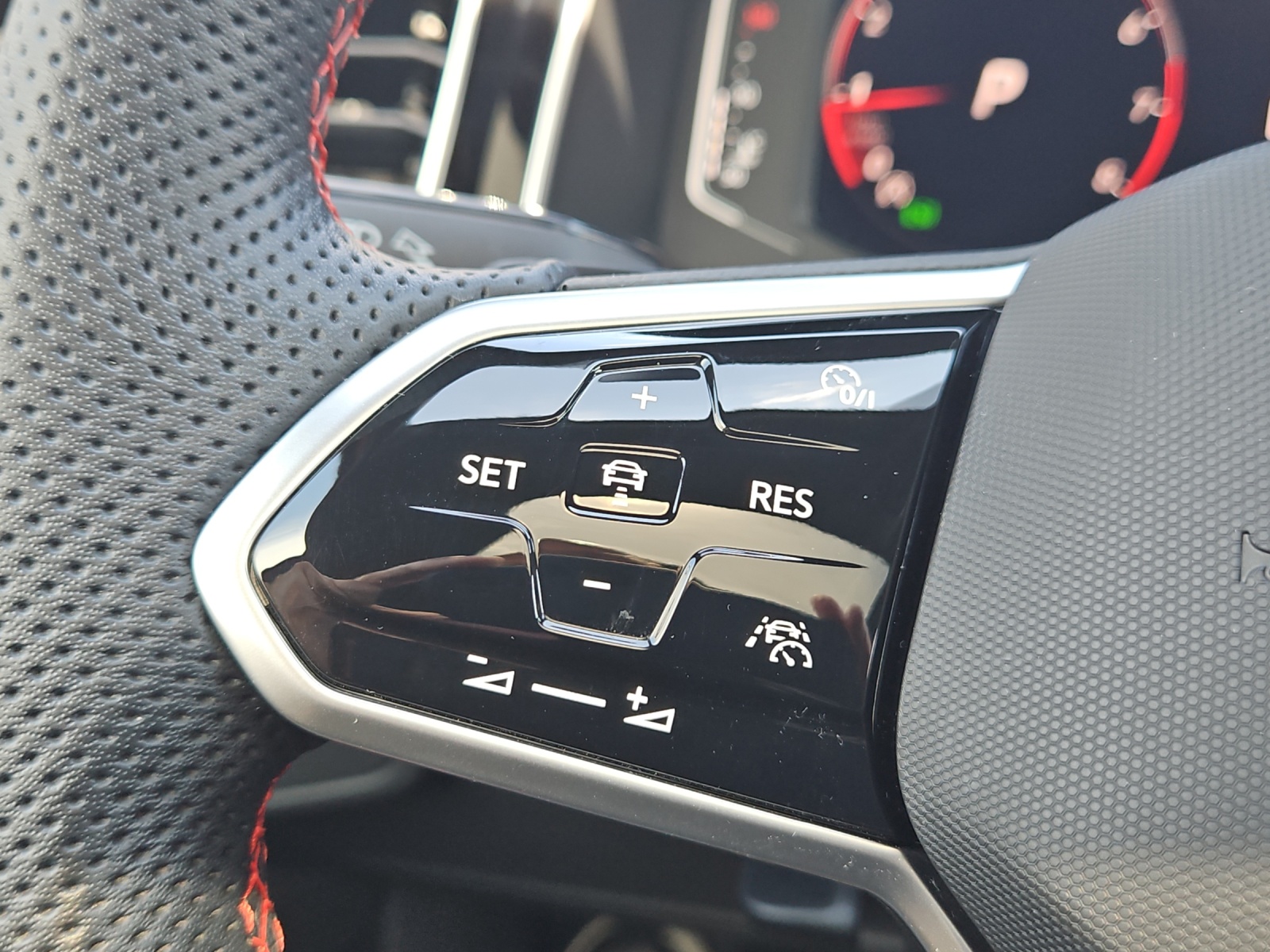 VW Polo 2.0 TSI GTI DSG-image-25
