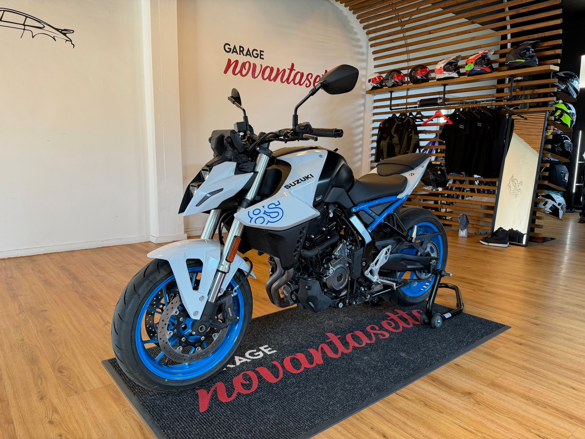 SUZUKI GSX 8 S EVO