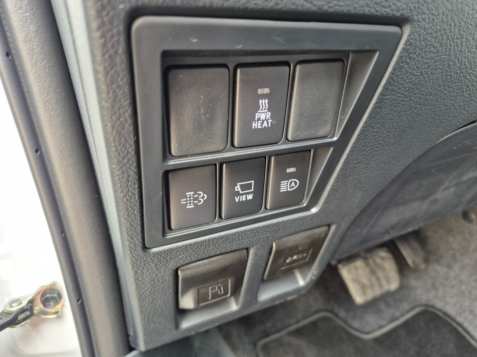 TOYOTA Hilux 2.8D-4D Invincible Extra Cab 4x4 A-image-24