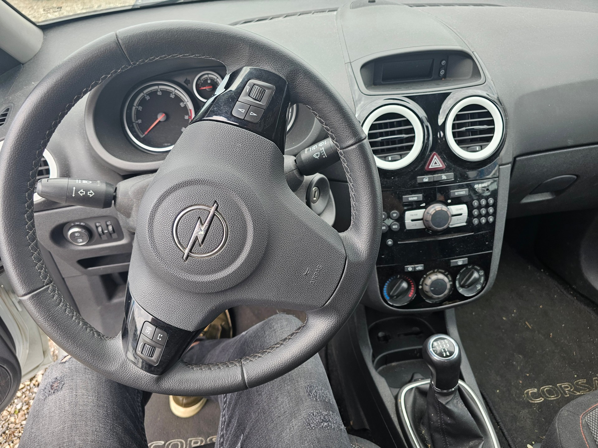 OPEL Corsa 1.2 TP Enjoy-image-10
