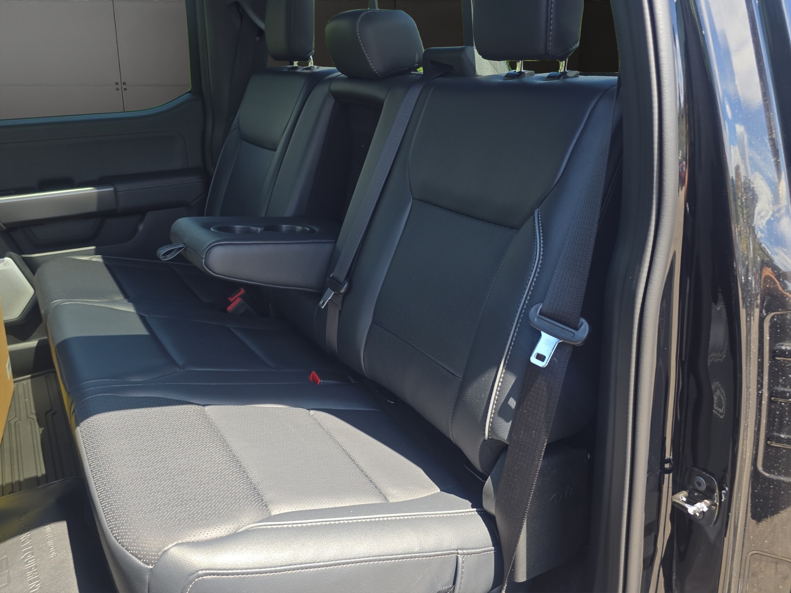 FORD F-150 Lariat-image-15