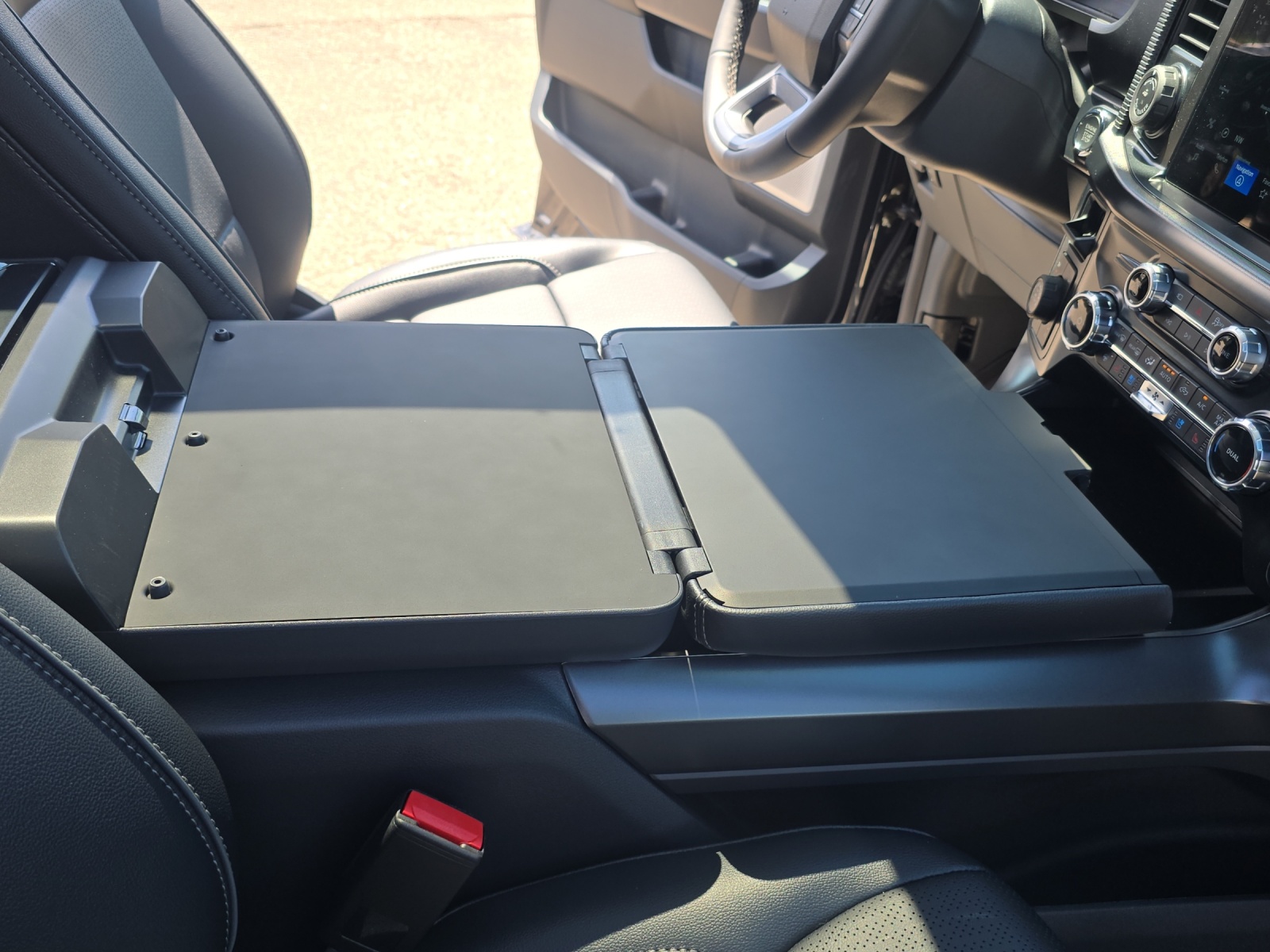FORD F-150 Lariat-image-19