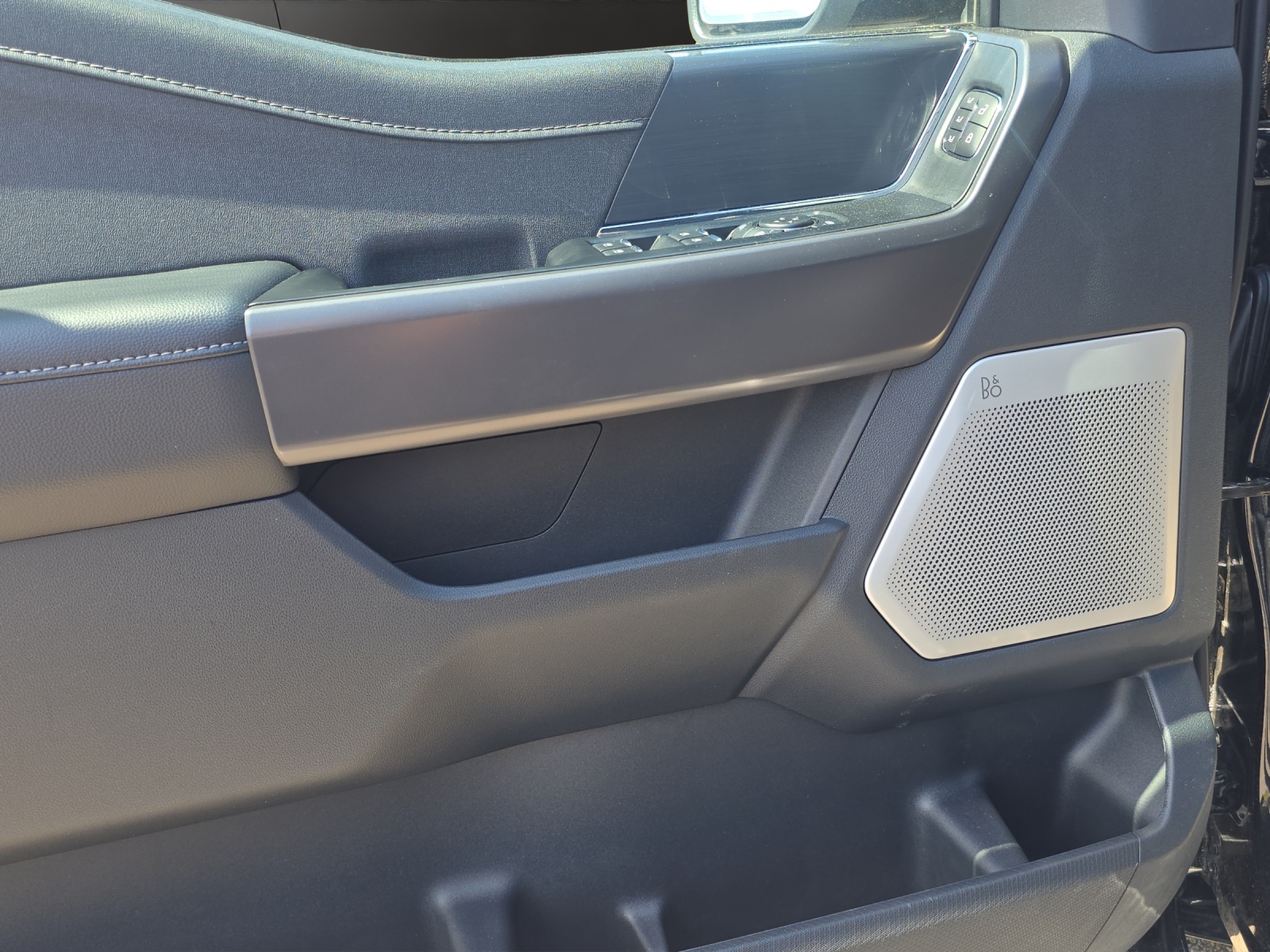 FORD F-150 Lariat-image-14