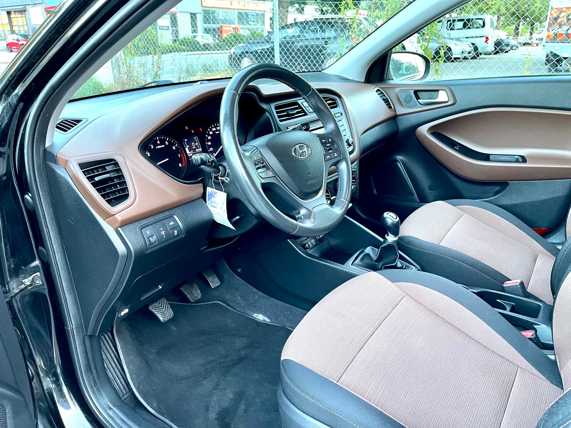 HYUNDAI i20 1.2 Plena-image-17