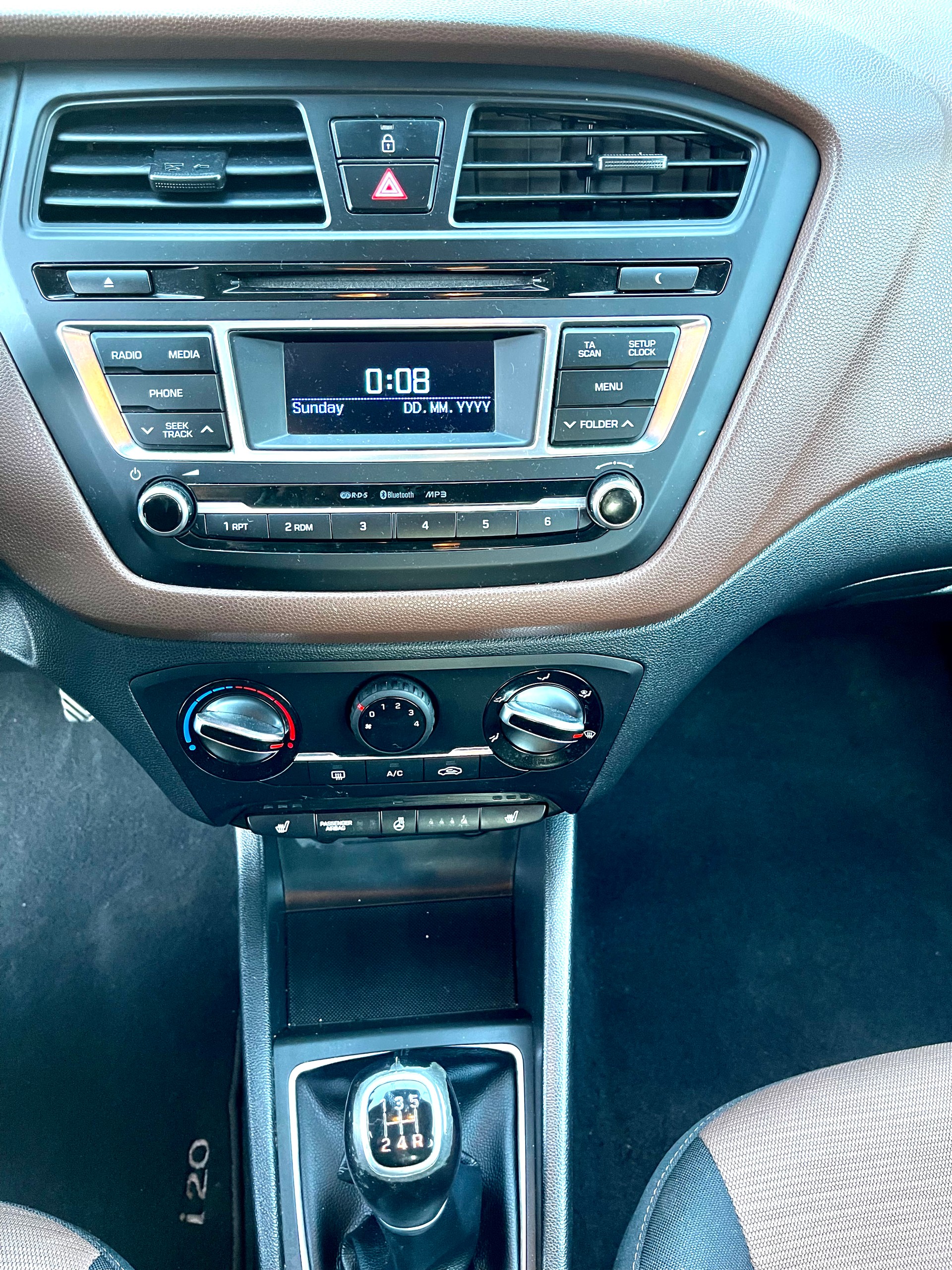HYUNDAI i20 1.2 Plena-image-24