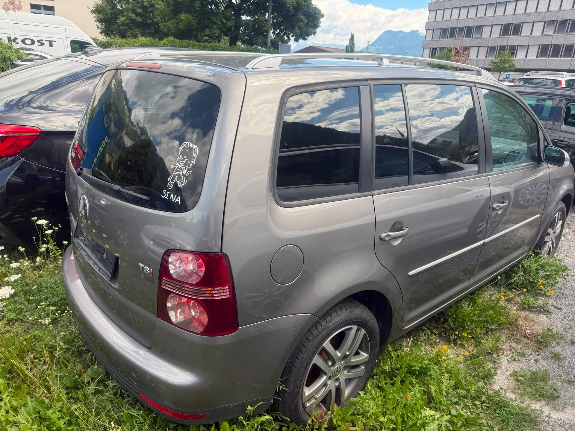 VW Touran 1.4 TSI Highline-image-1