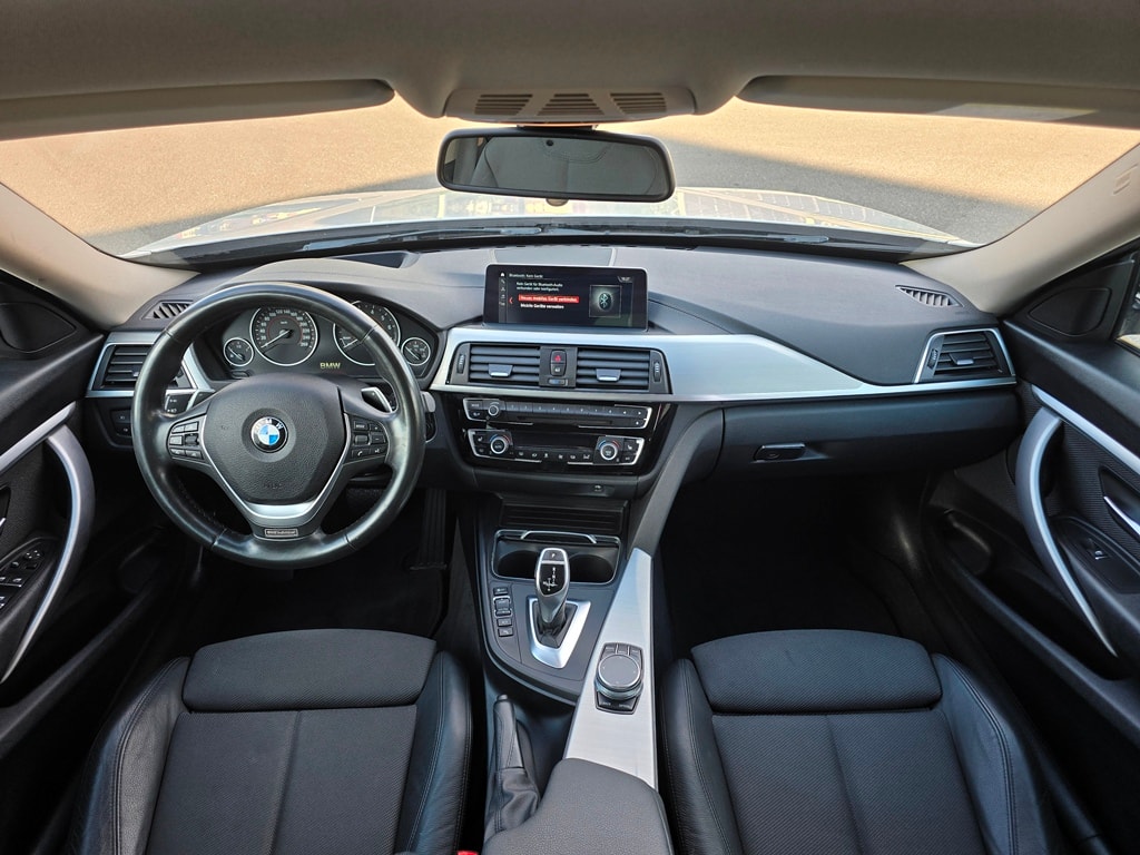 BMW 330i xDrive SAG Gran Turismo-image-16
