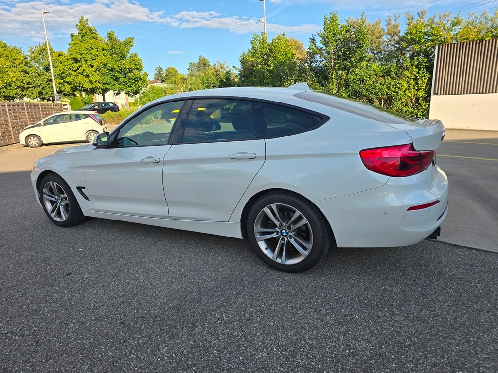 BMW 330i xDrive SAG Gran Turismo-image-3