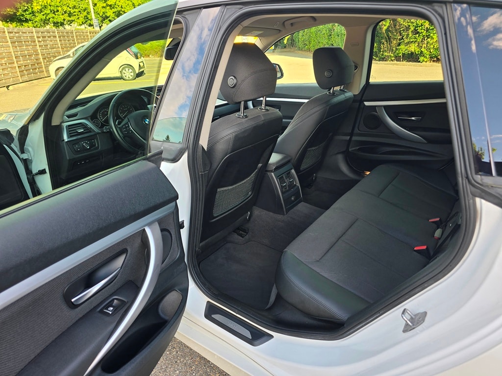 BMW 330i xDrive SAG Gran Turismo-image-13